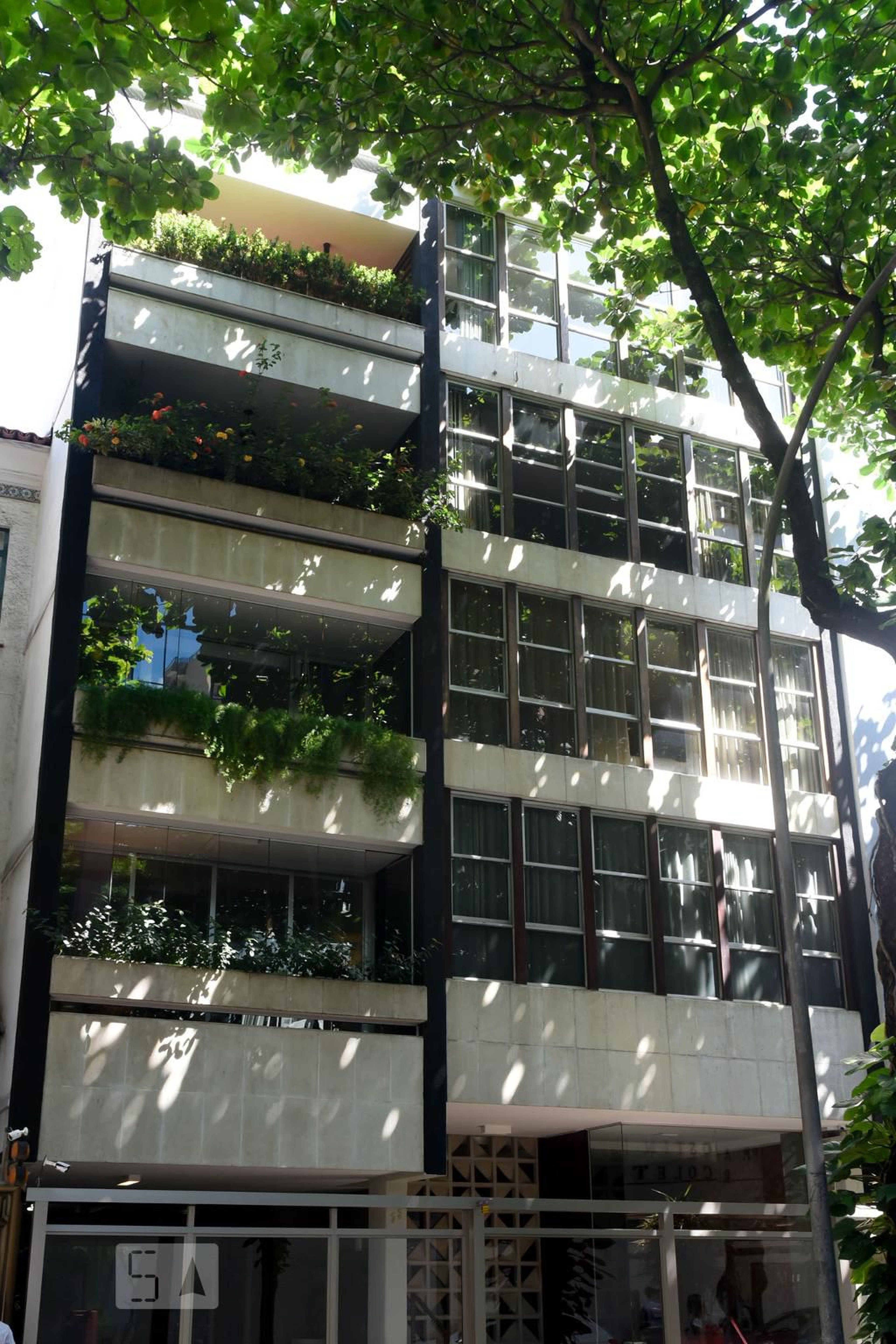 Fachada Condomínio em Rua José Linhares, 55