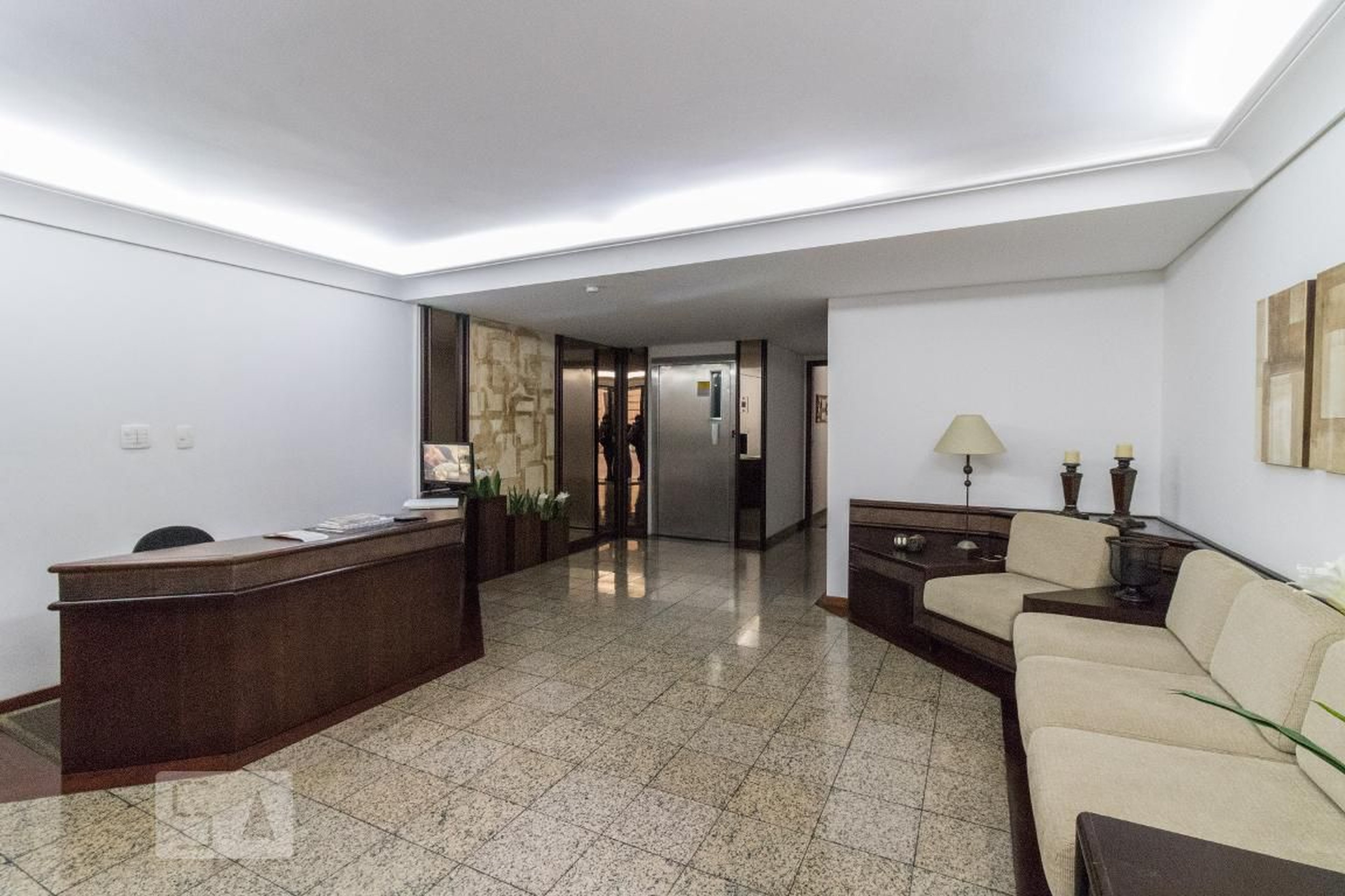 Hall de entrada - Edifício Luiz Felippe Lopes