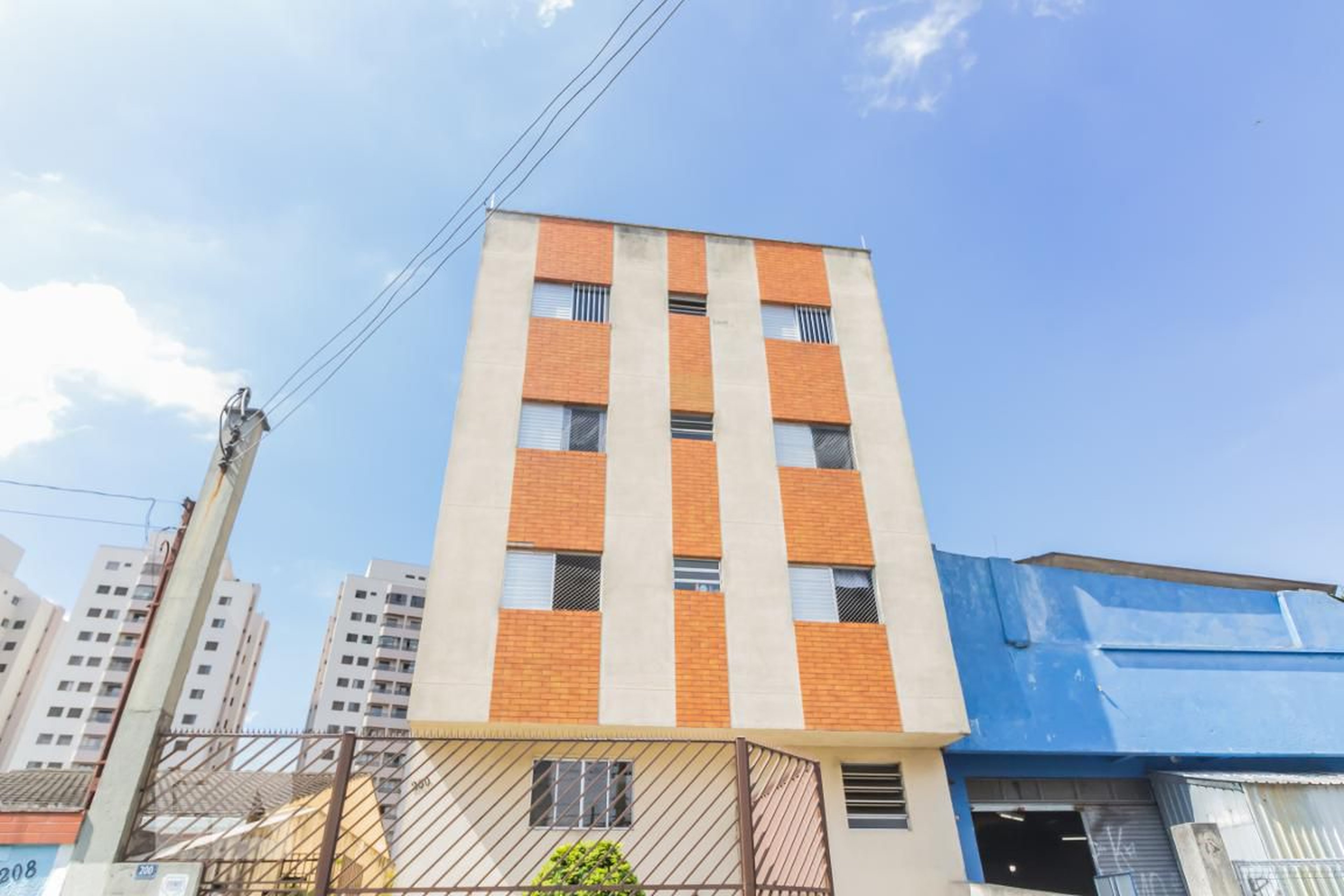 Fachada Condomínio em Rua Joaquim Moreira, 200