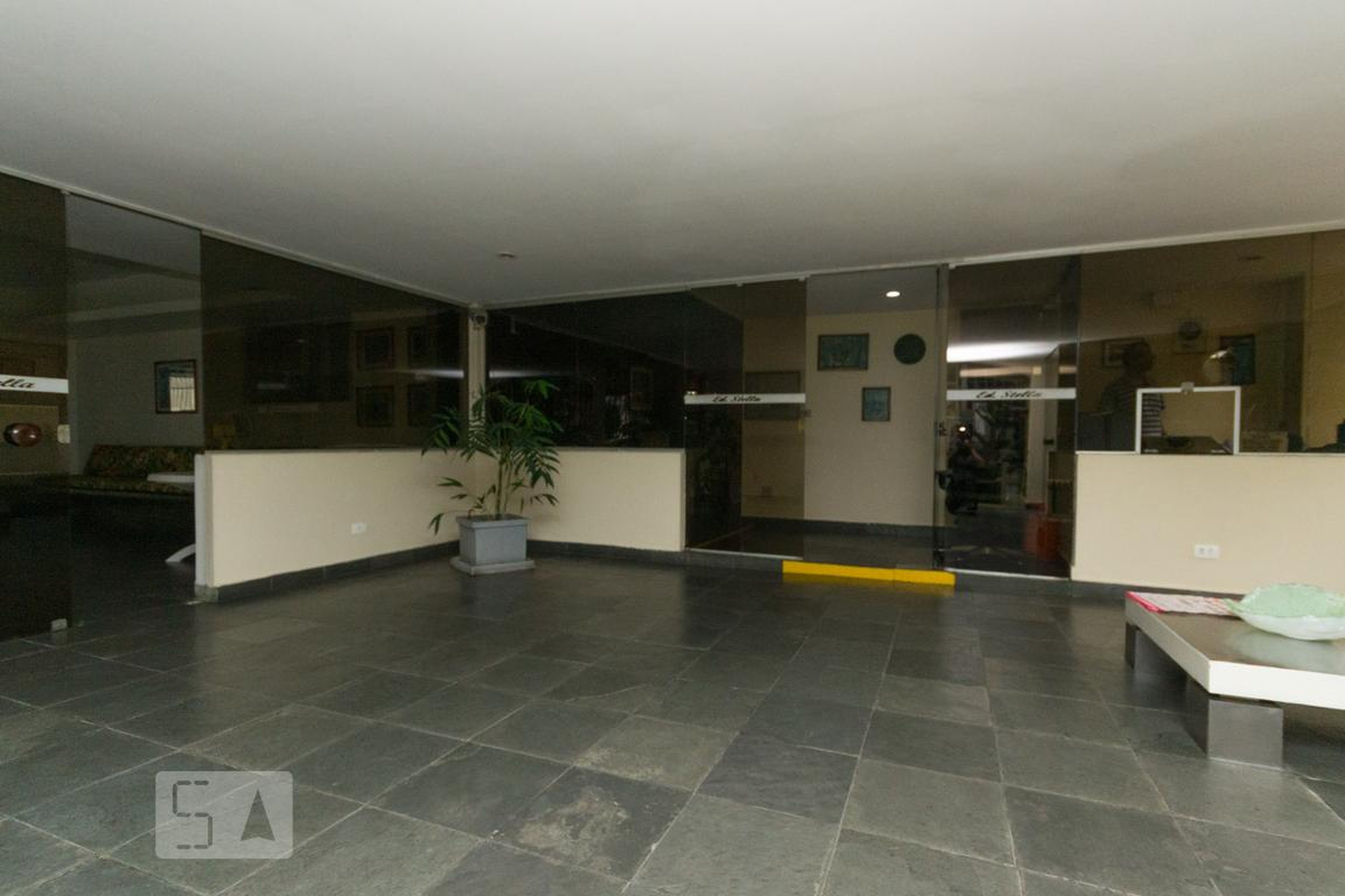 Hall - Stella