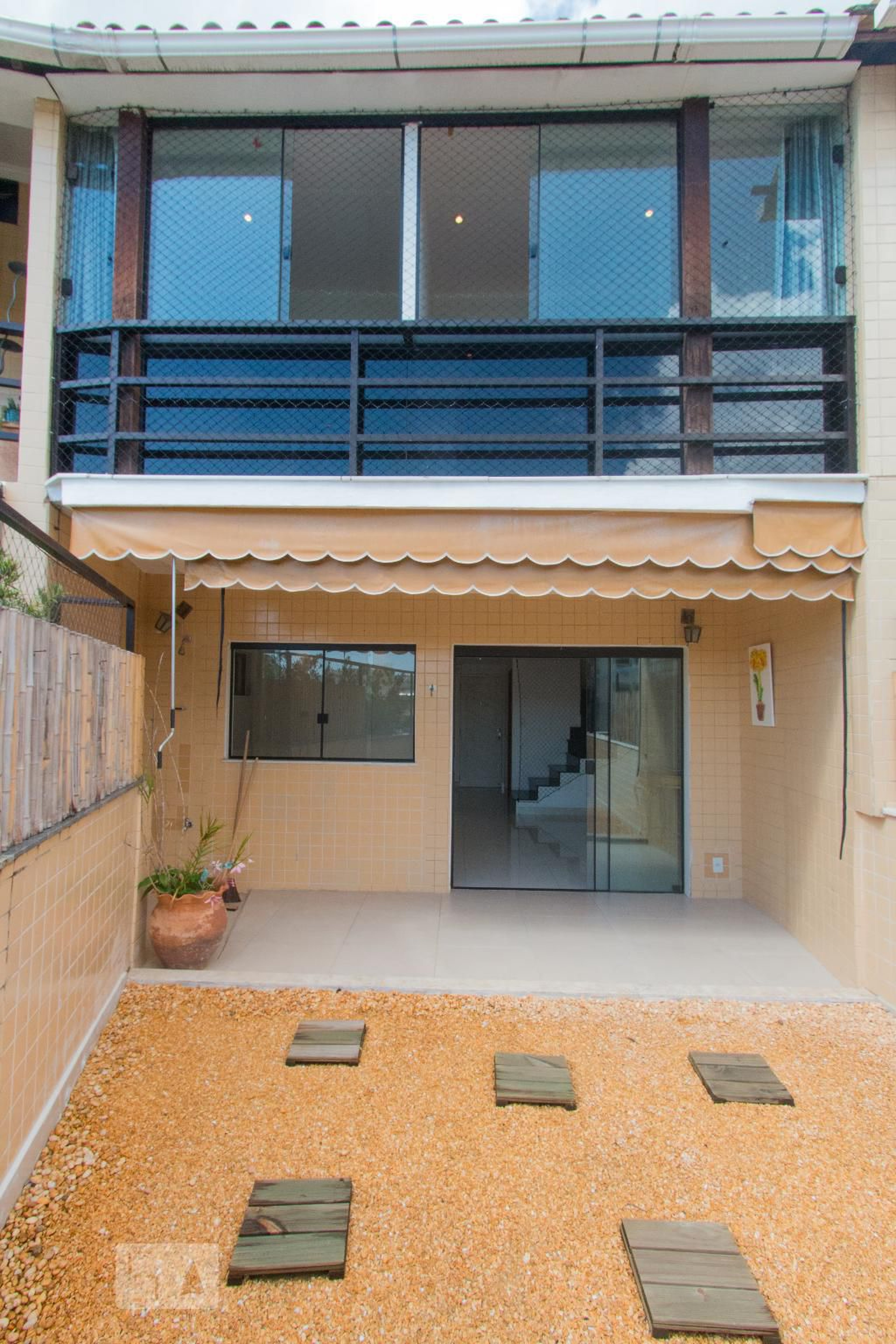 Fachada Condomínio em Rua Professor Hélion Póvoa, 170