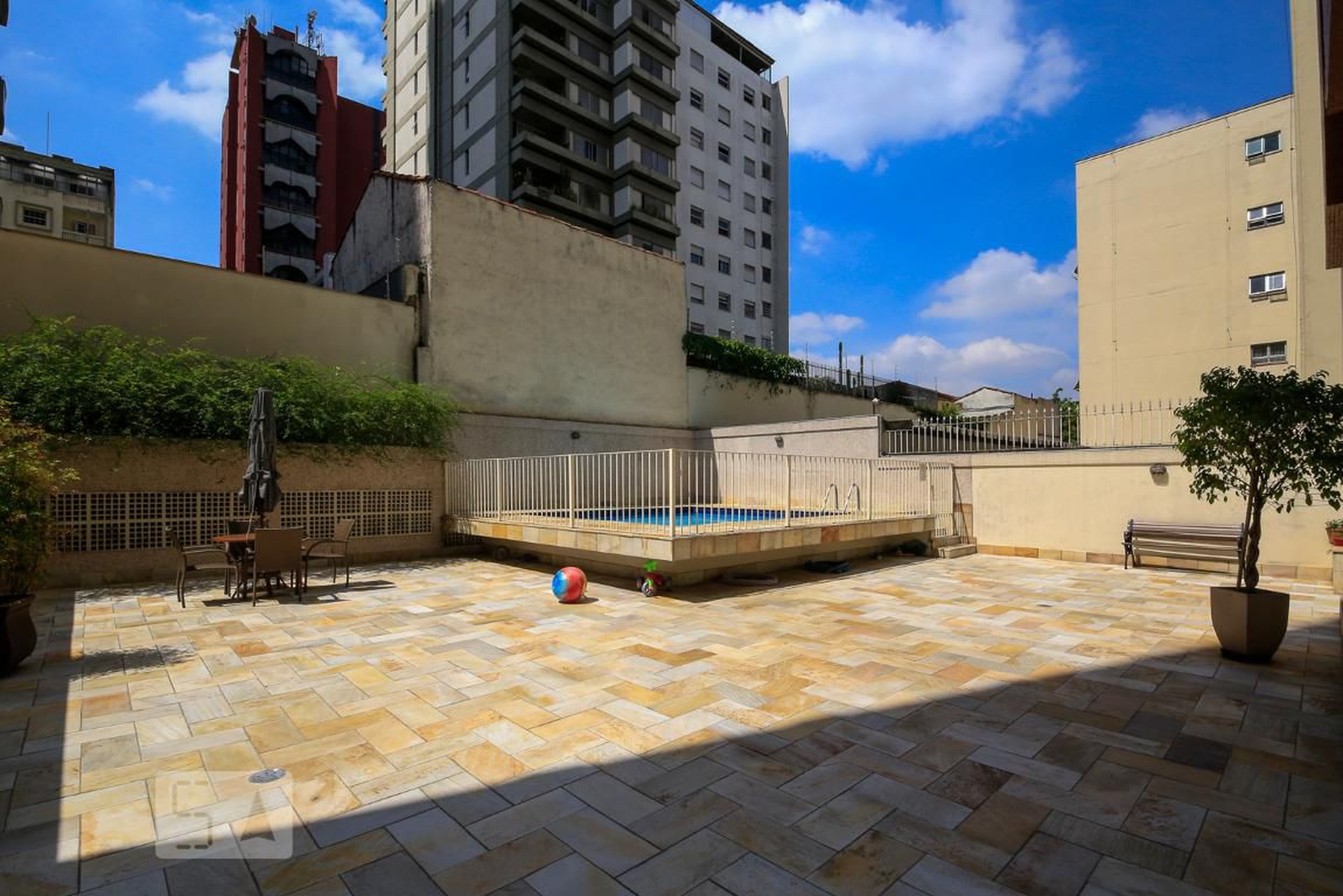 Área da Piscina - Distrito da Guarda