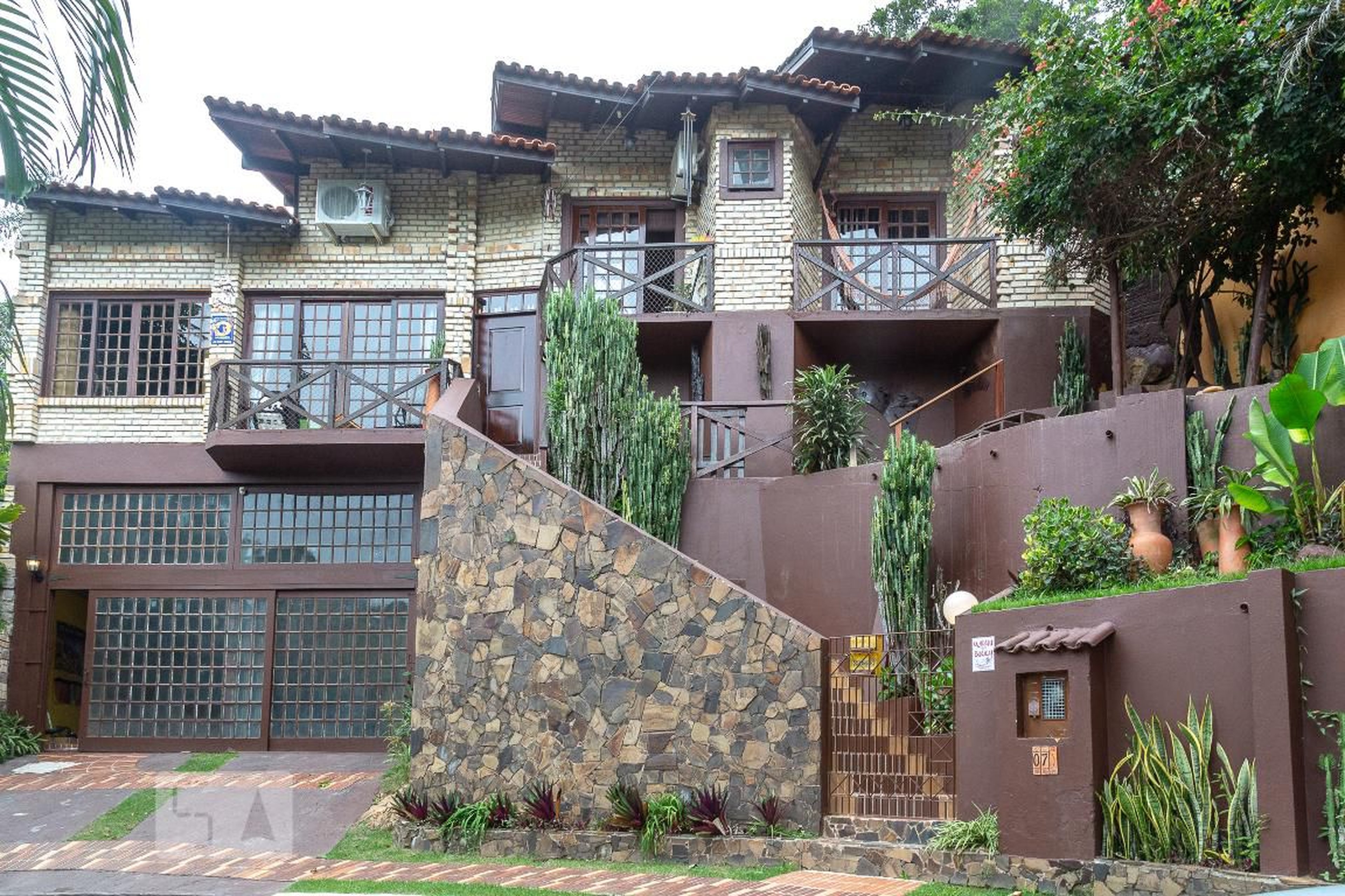 Fachada Condomínio em Rua Vereador Frederico Veras, 8