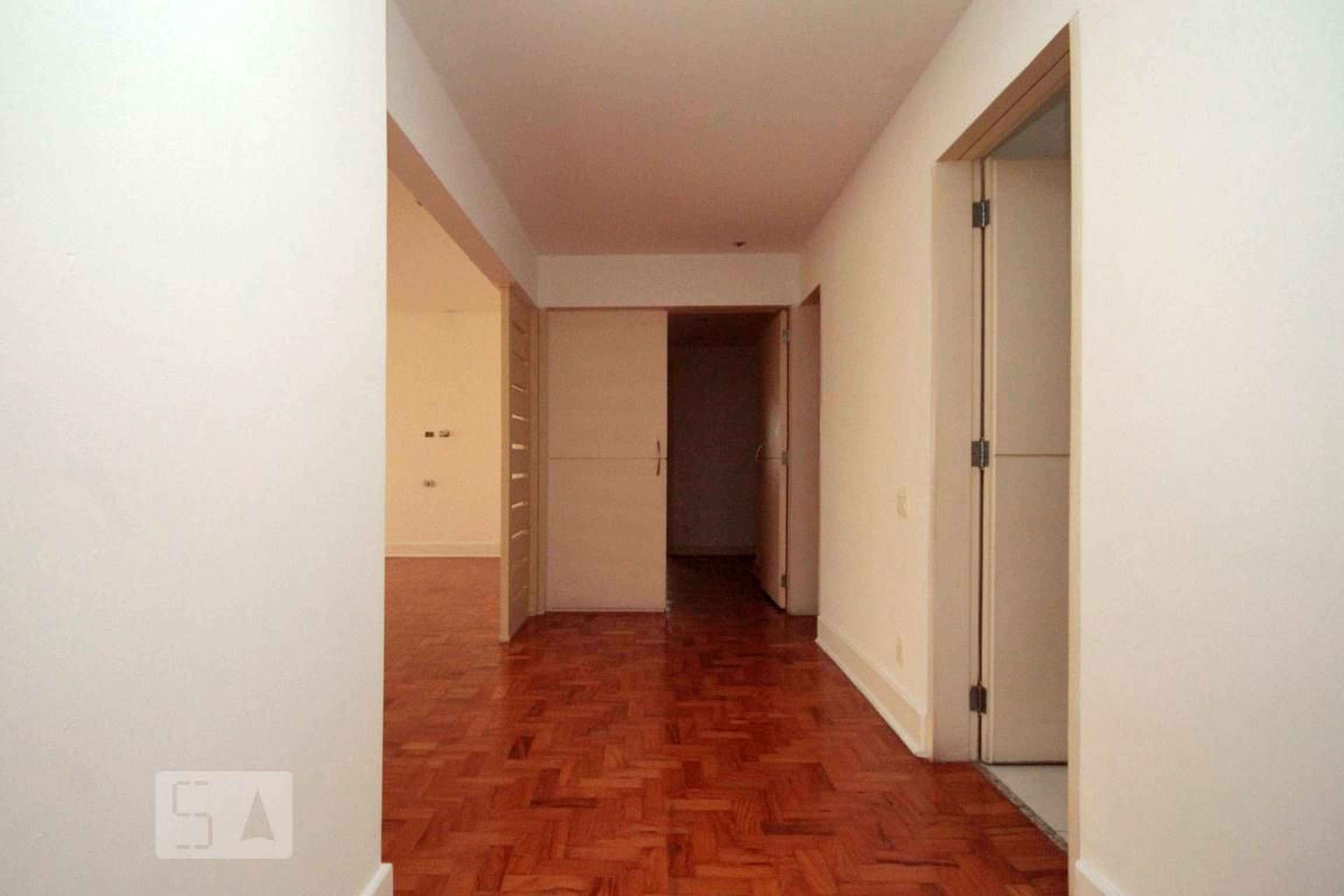 Hall de Entrada Condomínio em Rua Bahia, 71