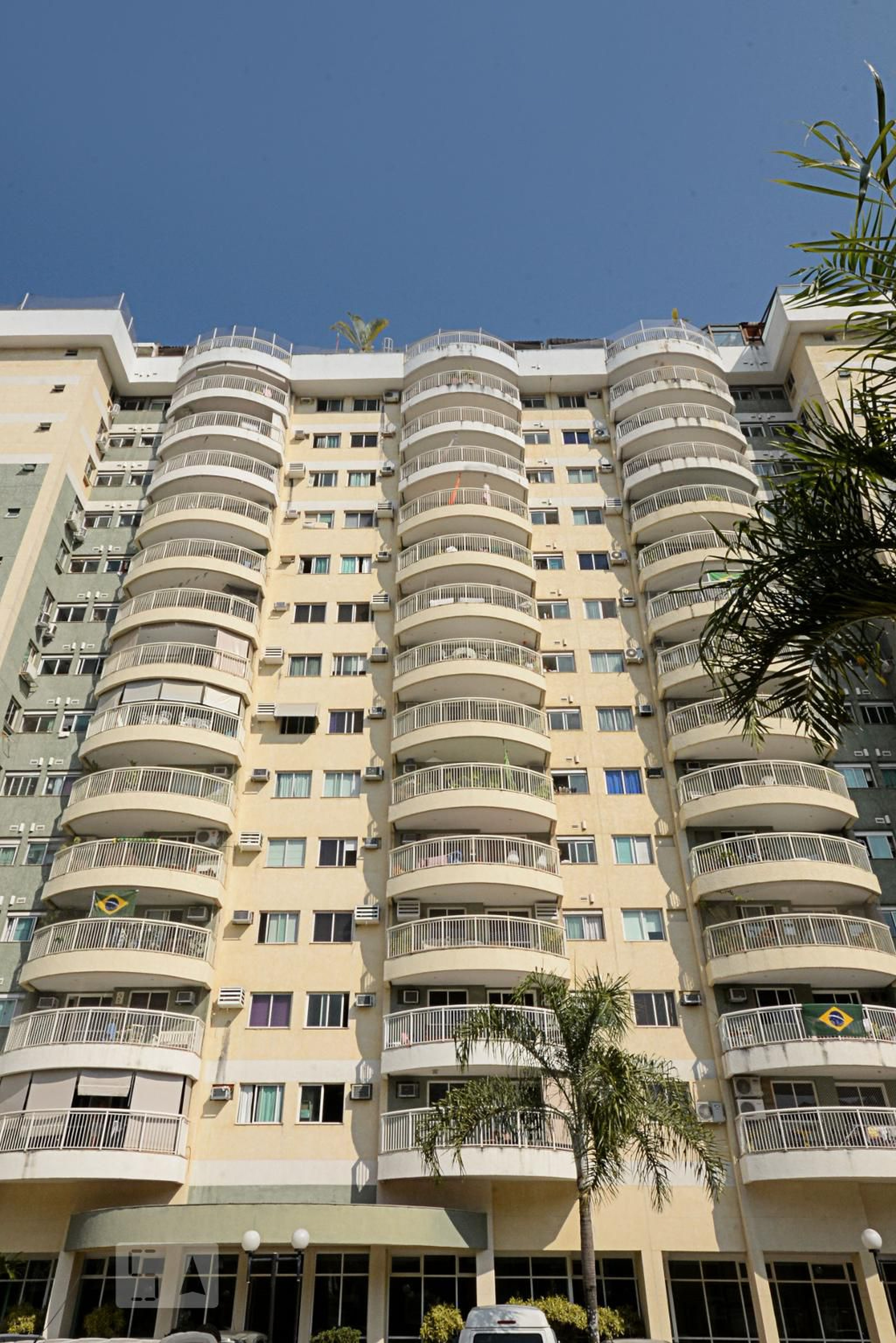 Fachada Condomínio em Rua Garibaldi, 908