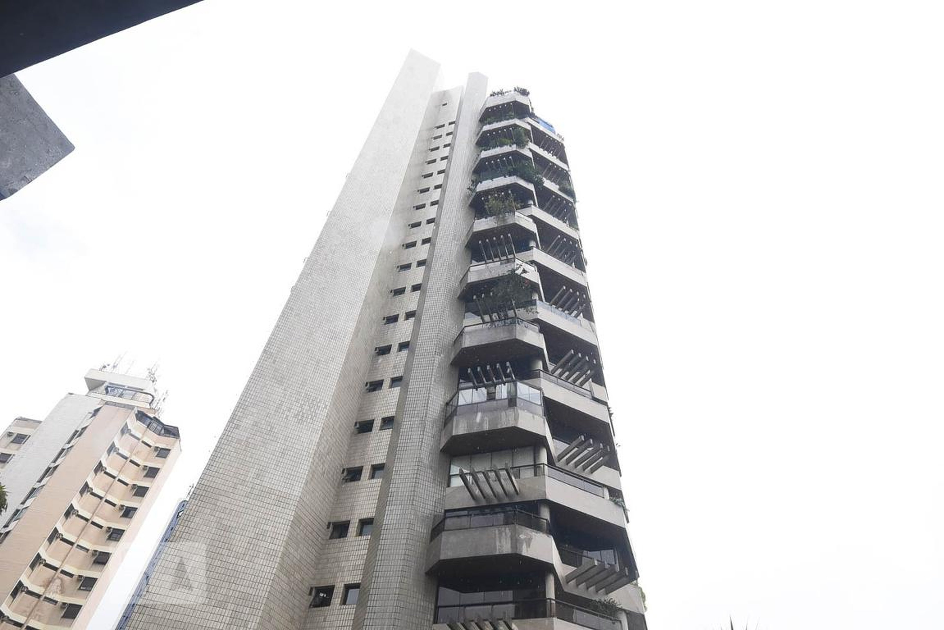 Fachada Condomínio em Rua Doutor Mario Vatanabe, 300