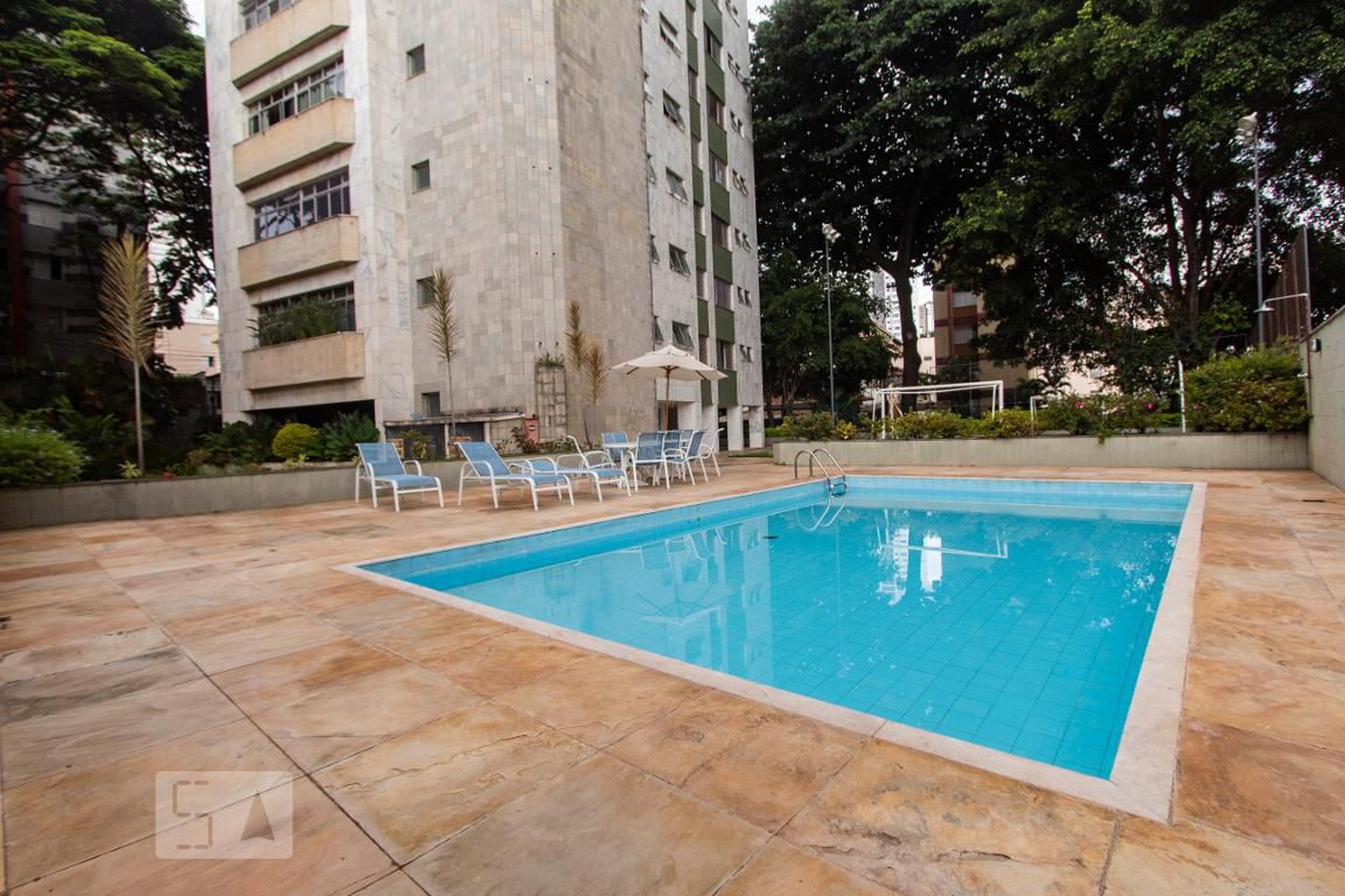 Piscina - Edifício Parque Real