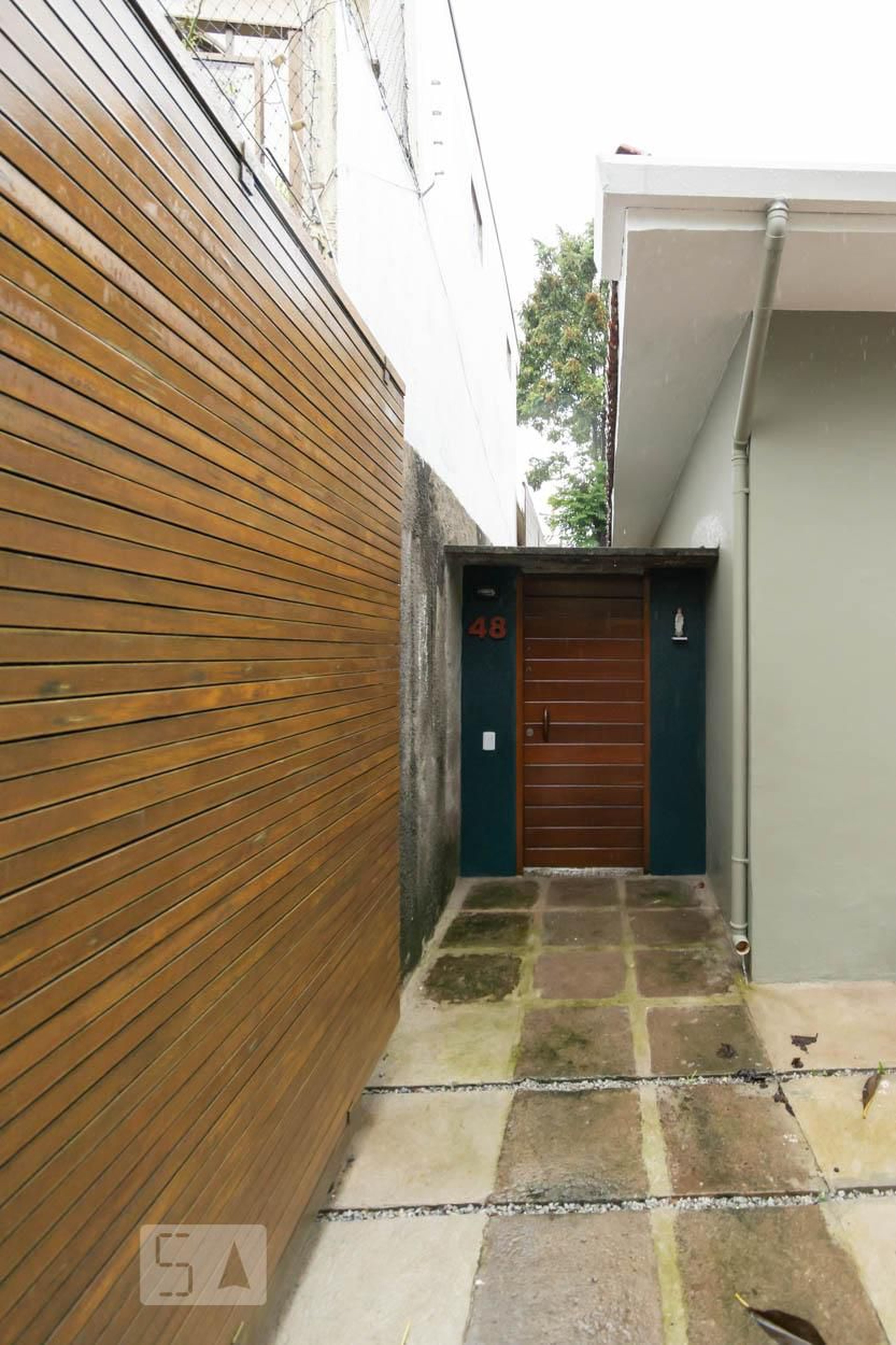 Fachada Condomínio em Rua Barão Aguiar, 48