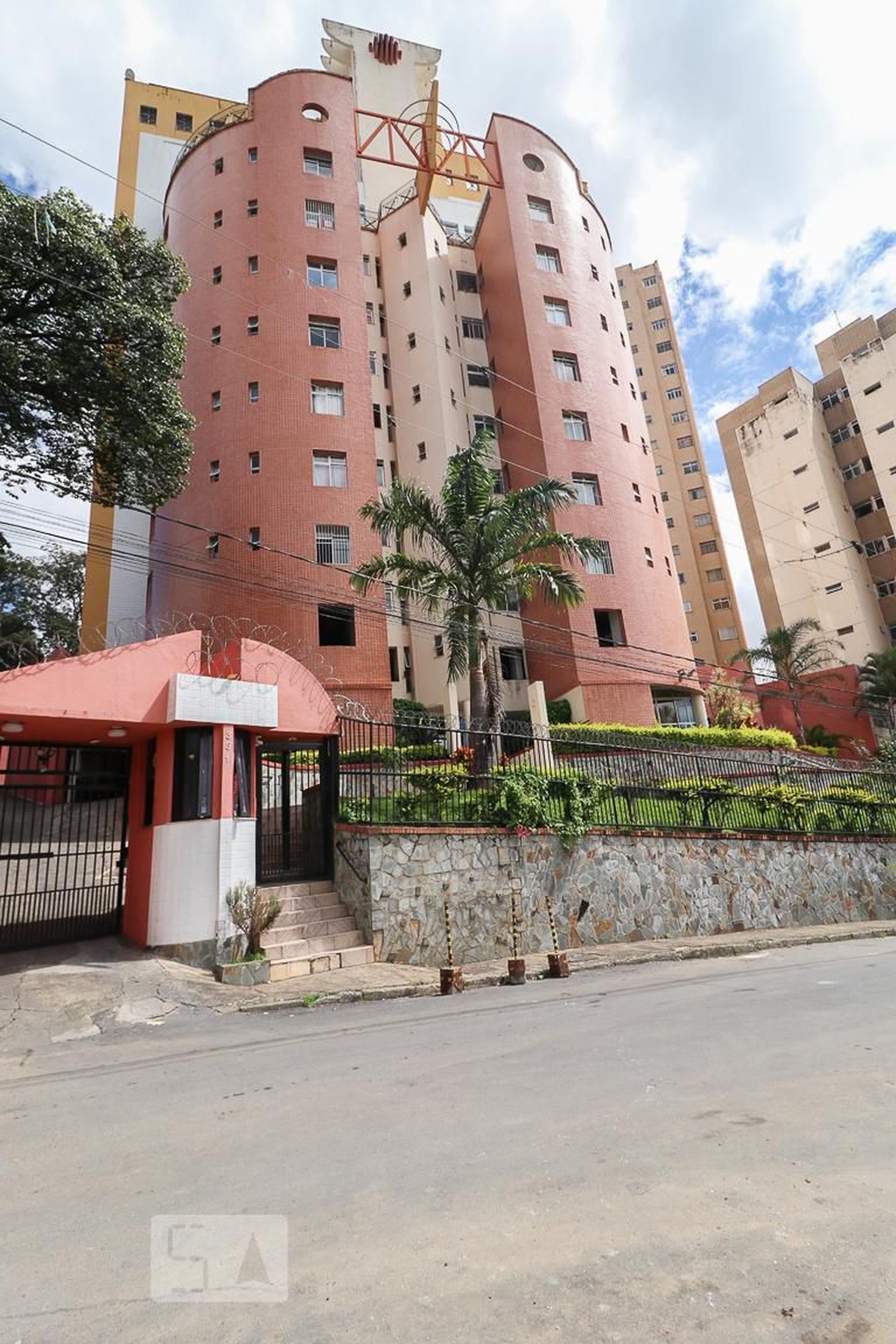 Fachada Condomínio em Rua Boturobi, 332