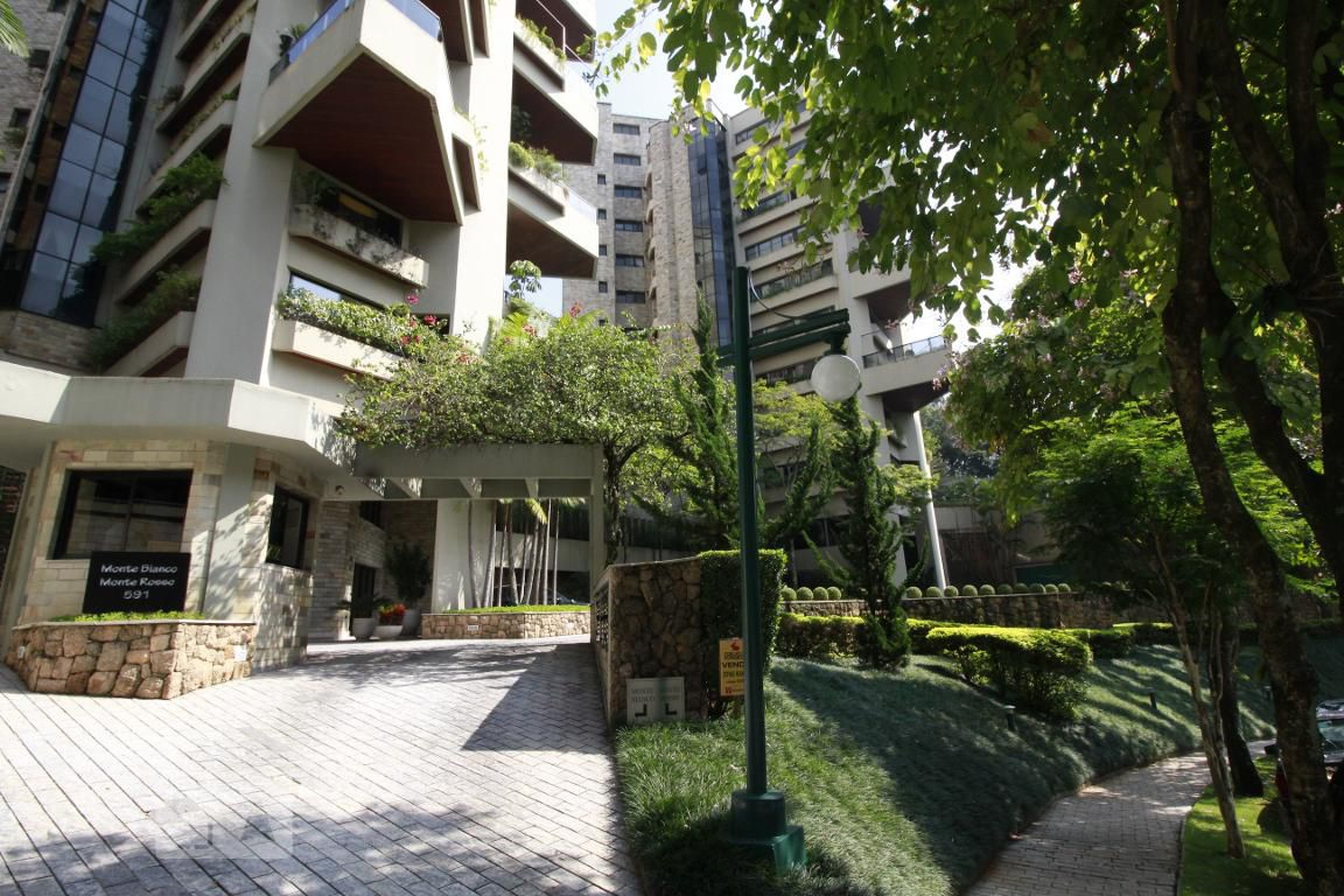 Fachada do prédio Condomínio Villa Monteverde