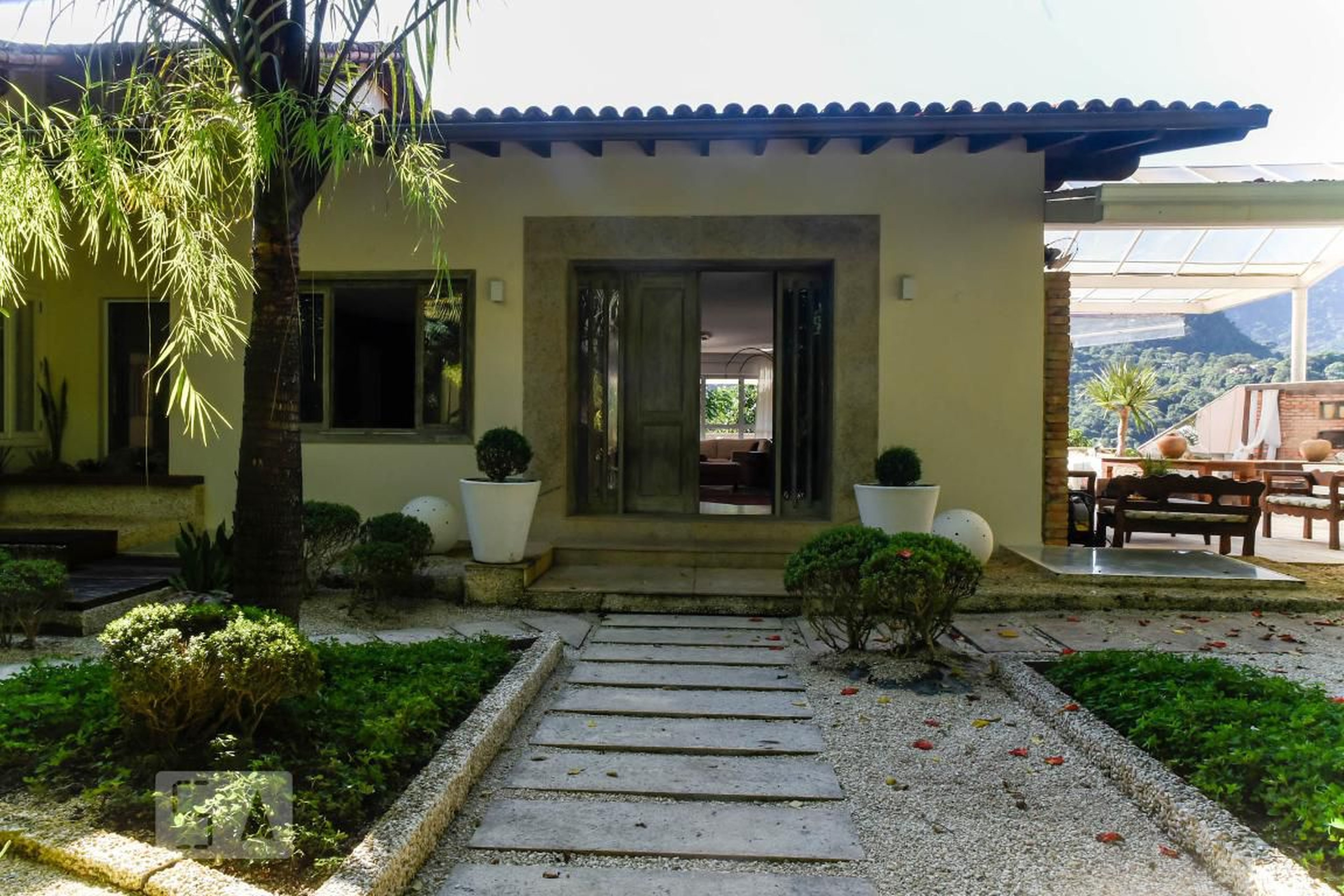 Entrada Condomínio em Rua Caio Mario, 25