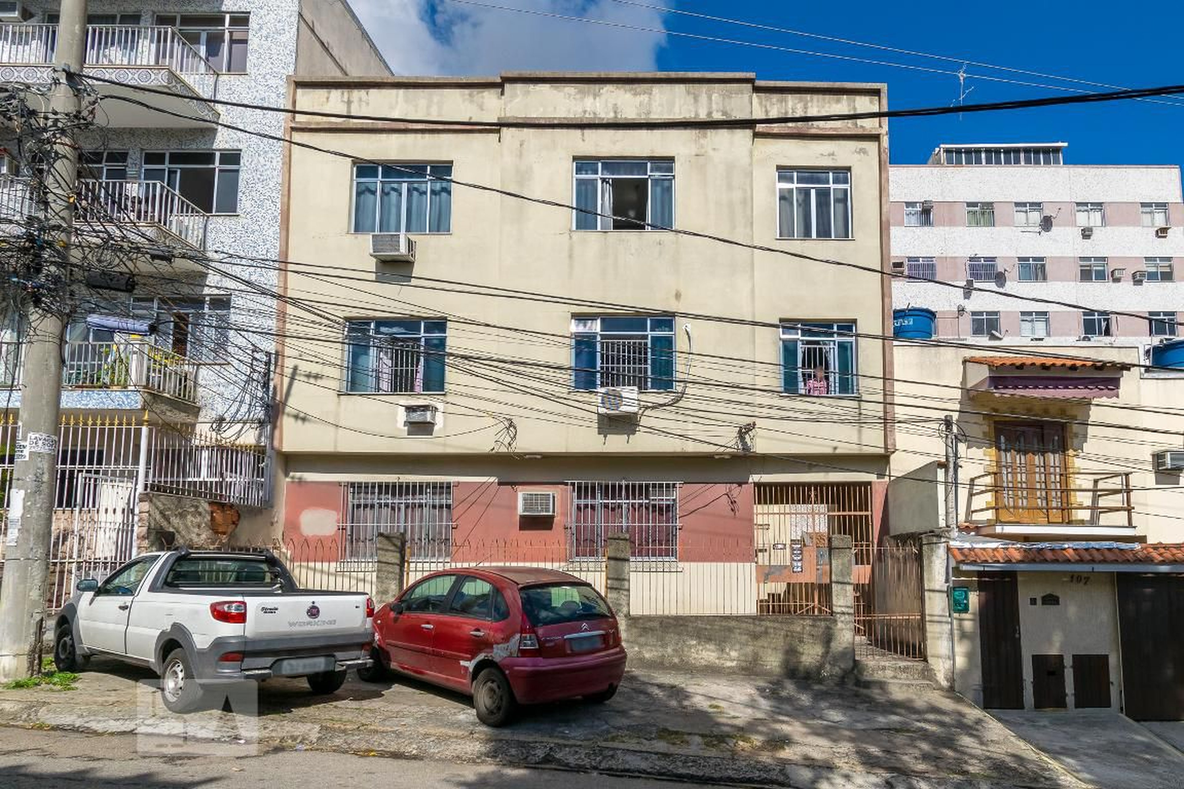 Fachada do prédio Condomínio em Rua Atiriba, 50