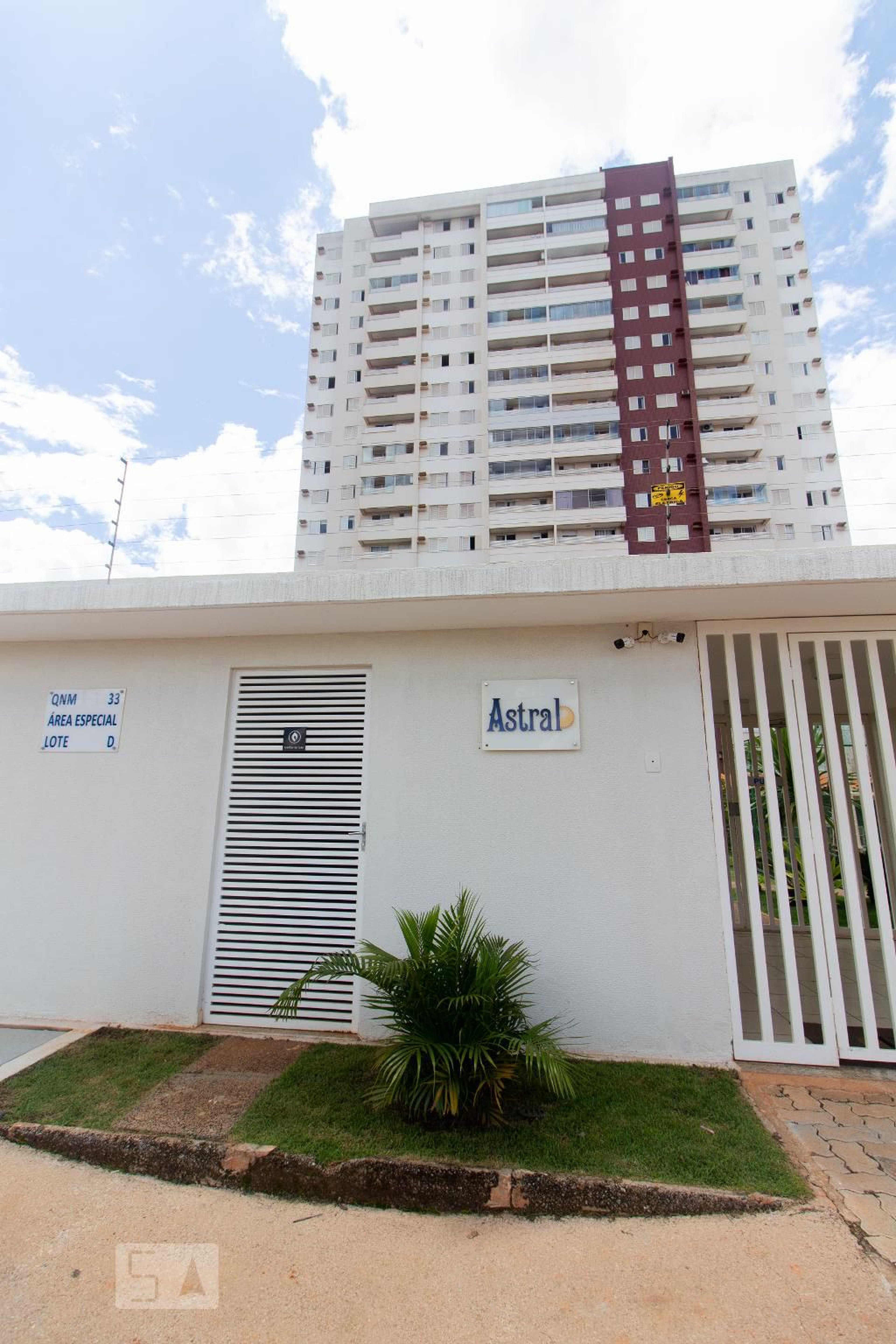 Fachada Condomínio em Qnm 33, Área Especial D