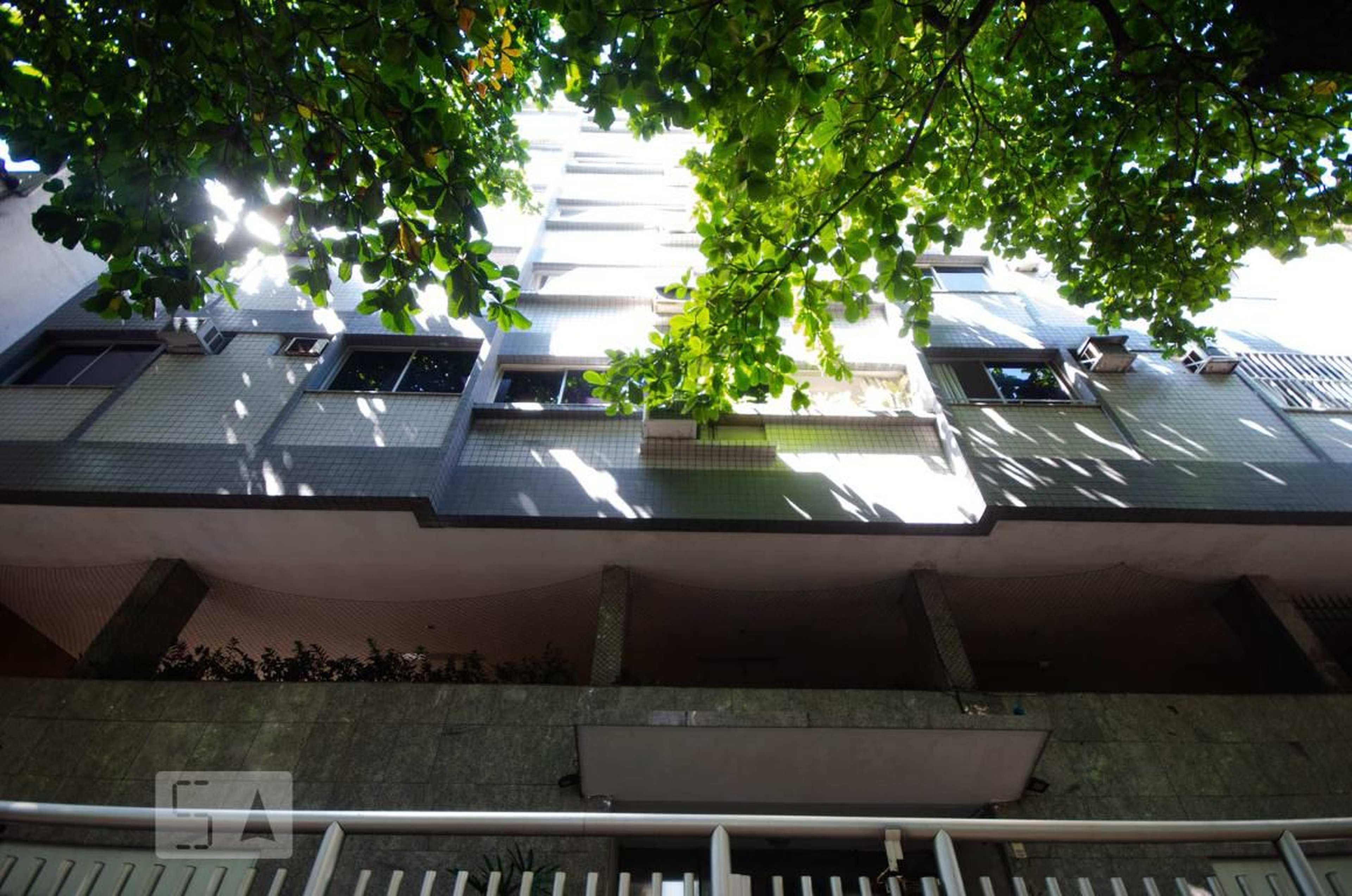 Fachada Condomínio em Rua Vinícius de Moraes, 156