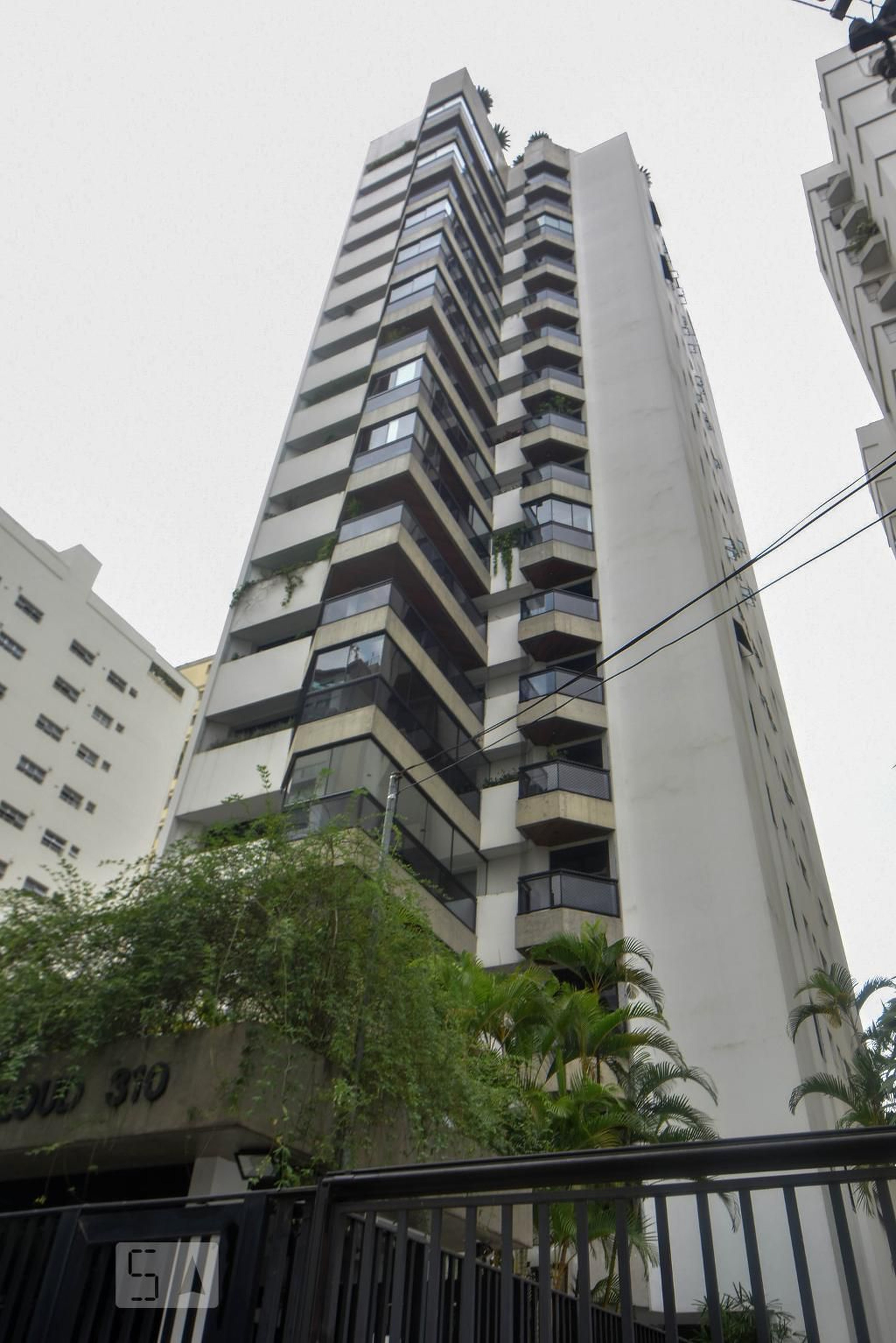 Prédio Condomínio Saint Cloude