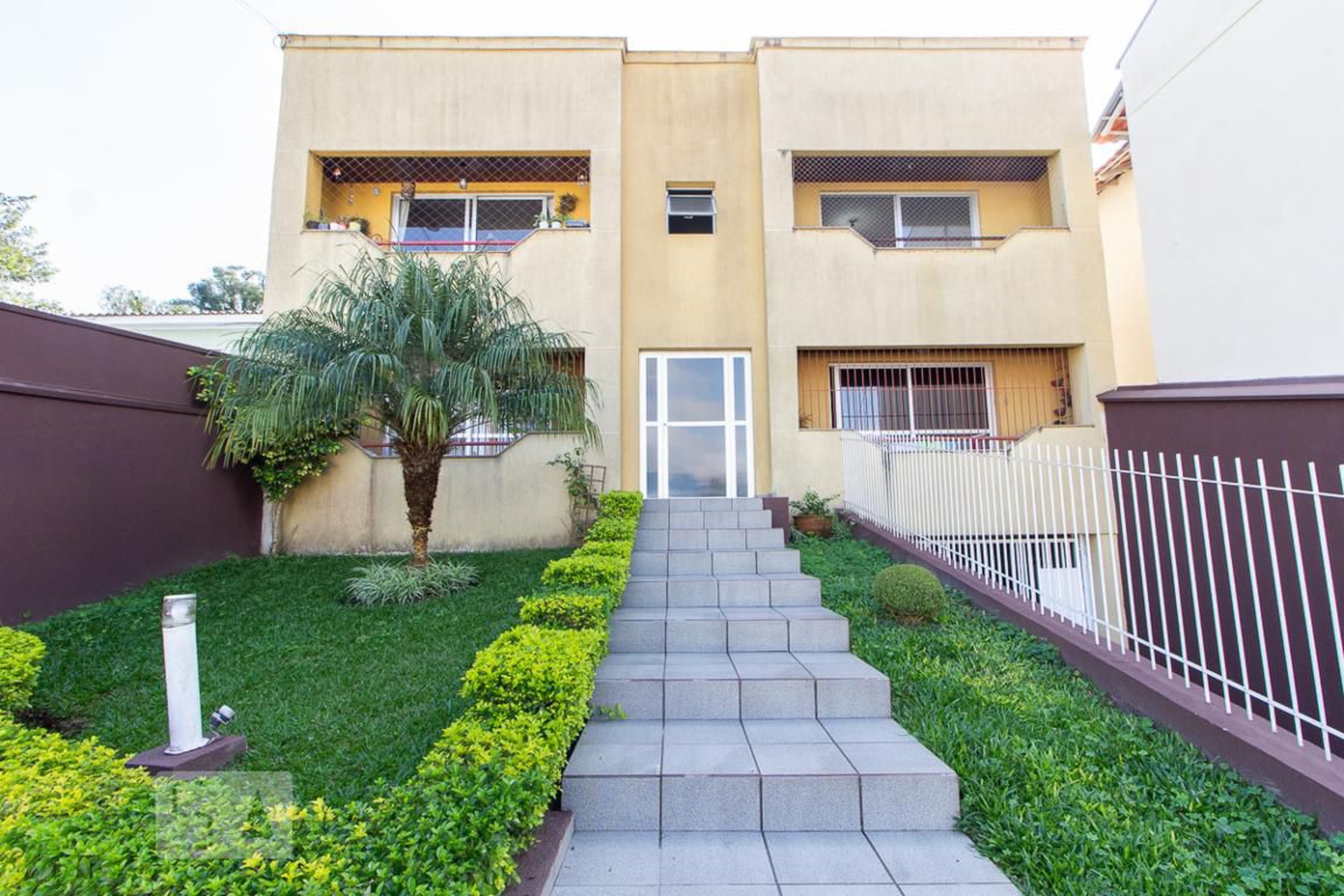 Fachada Condomínio em Rua Milena Costa, 58