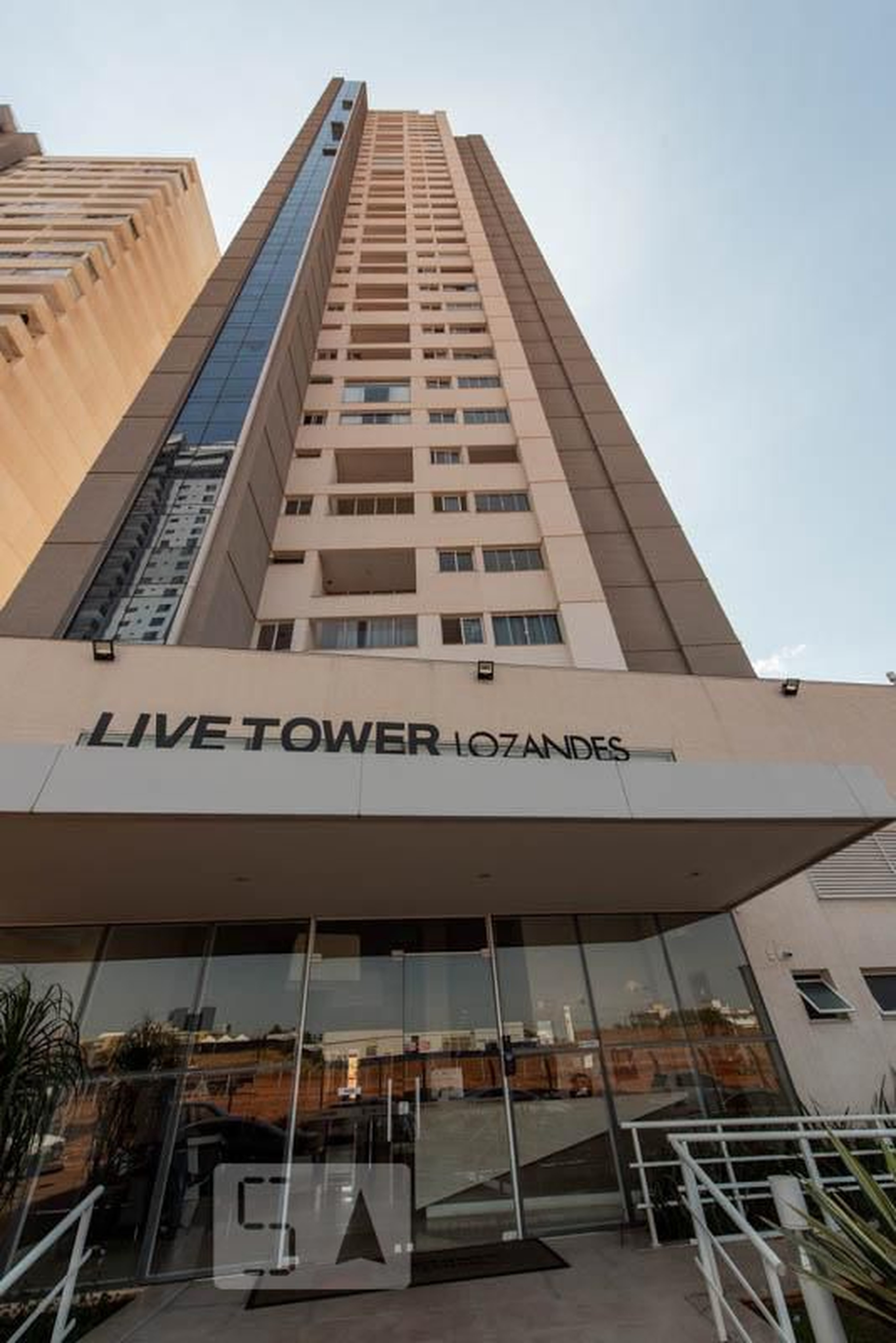 Fachada Condomínio em Avenida Olinda, Qd H-4 Lt 1/2/3