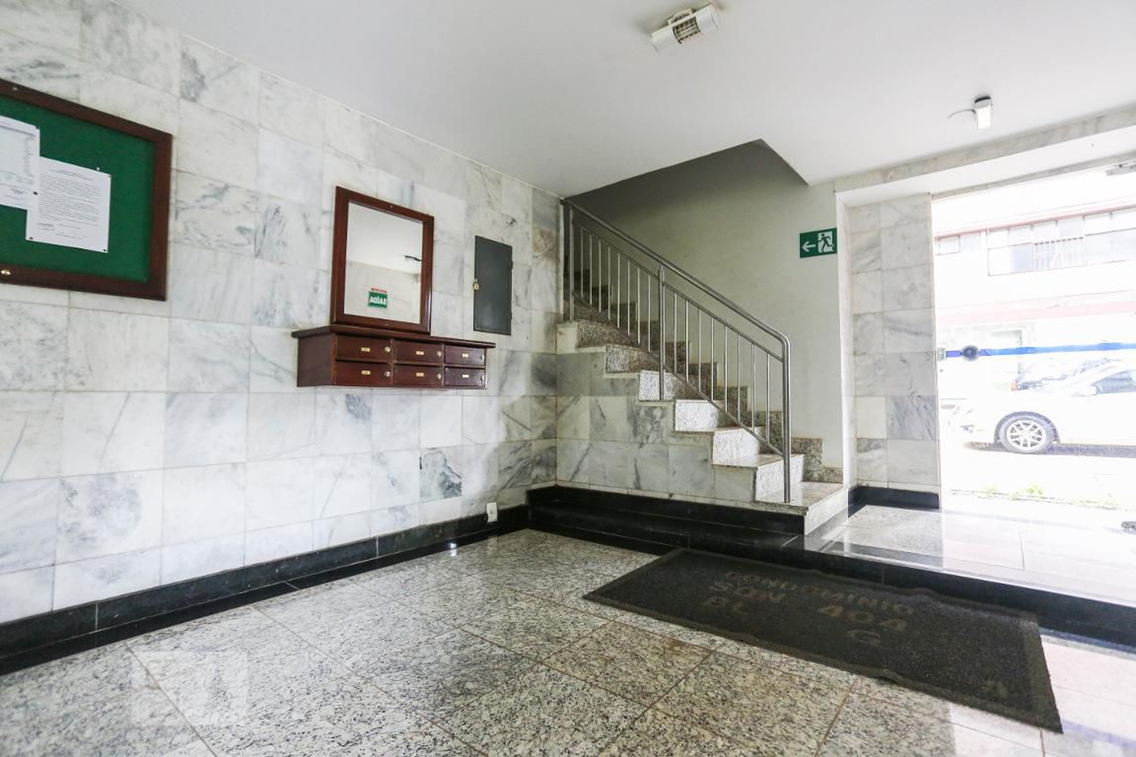 Hall de entrada - Sqn 404 BL G