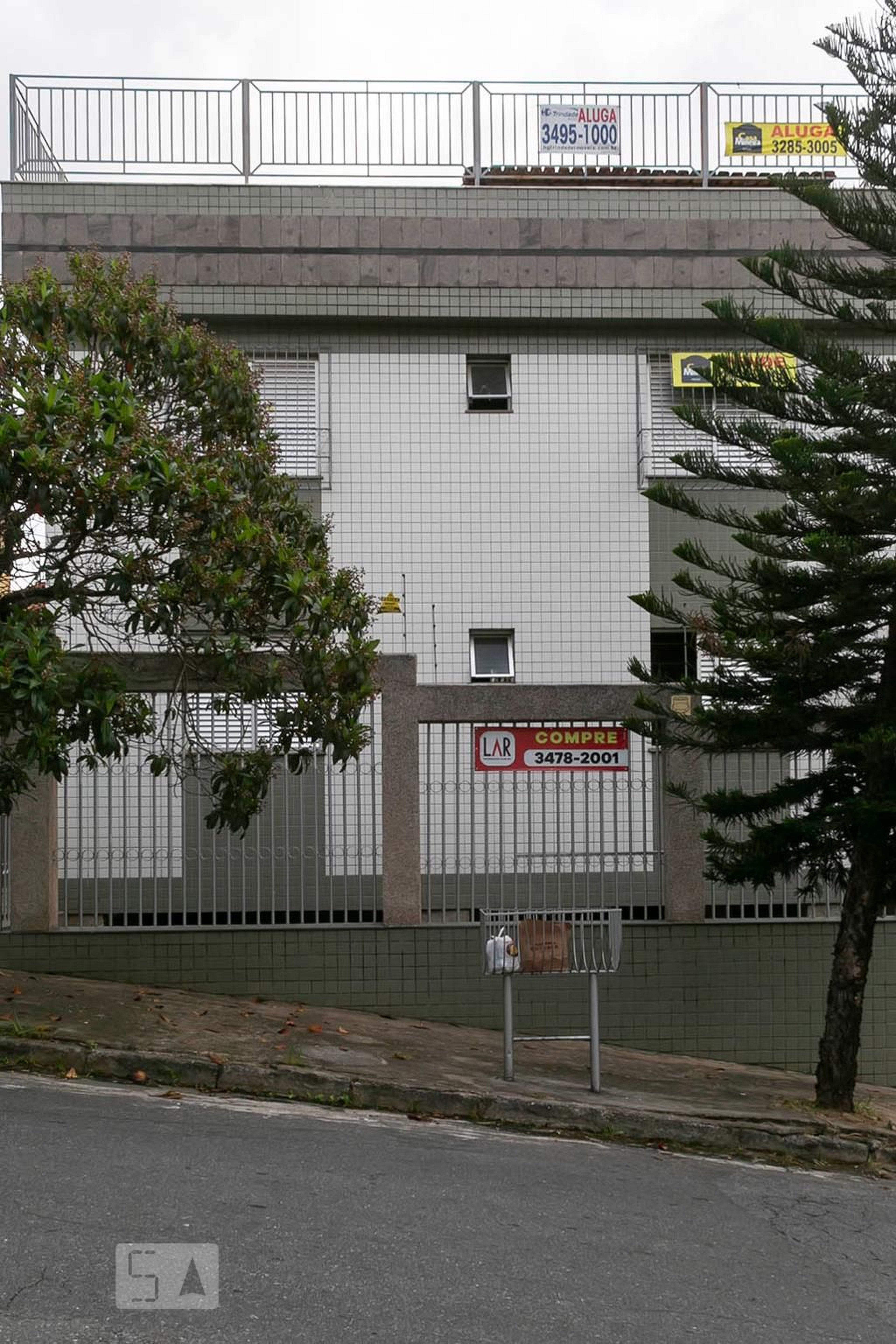 Fachada Condomínio em Rua Professor Tabajara Pedroso, 173