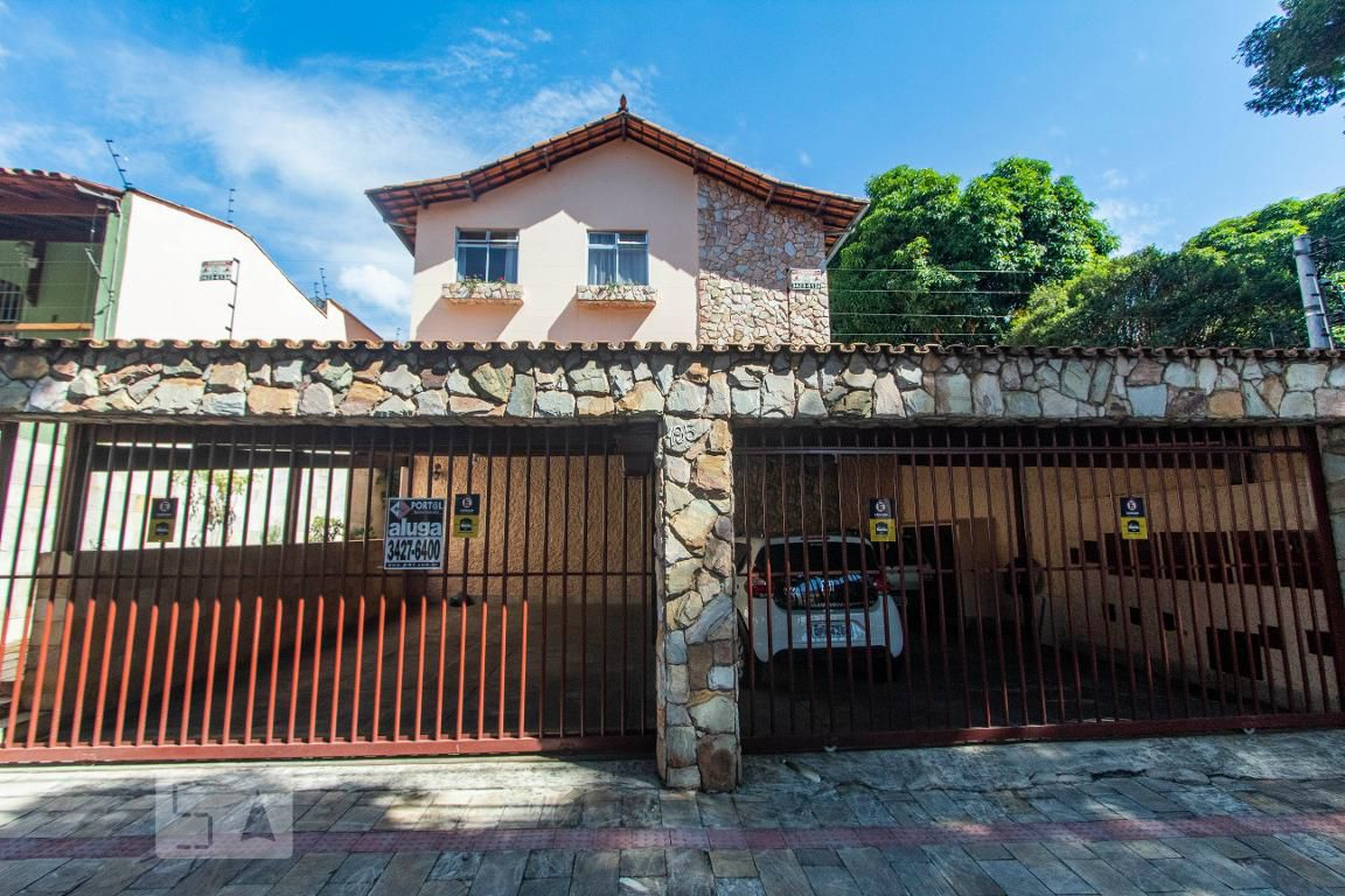 Fachada Condomínio em Rua Irmã Eufêmia, 195