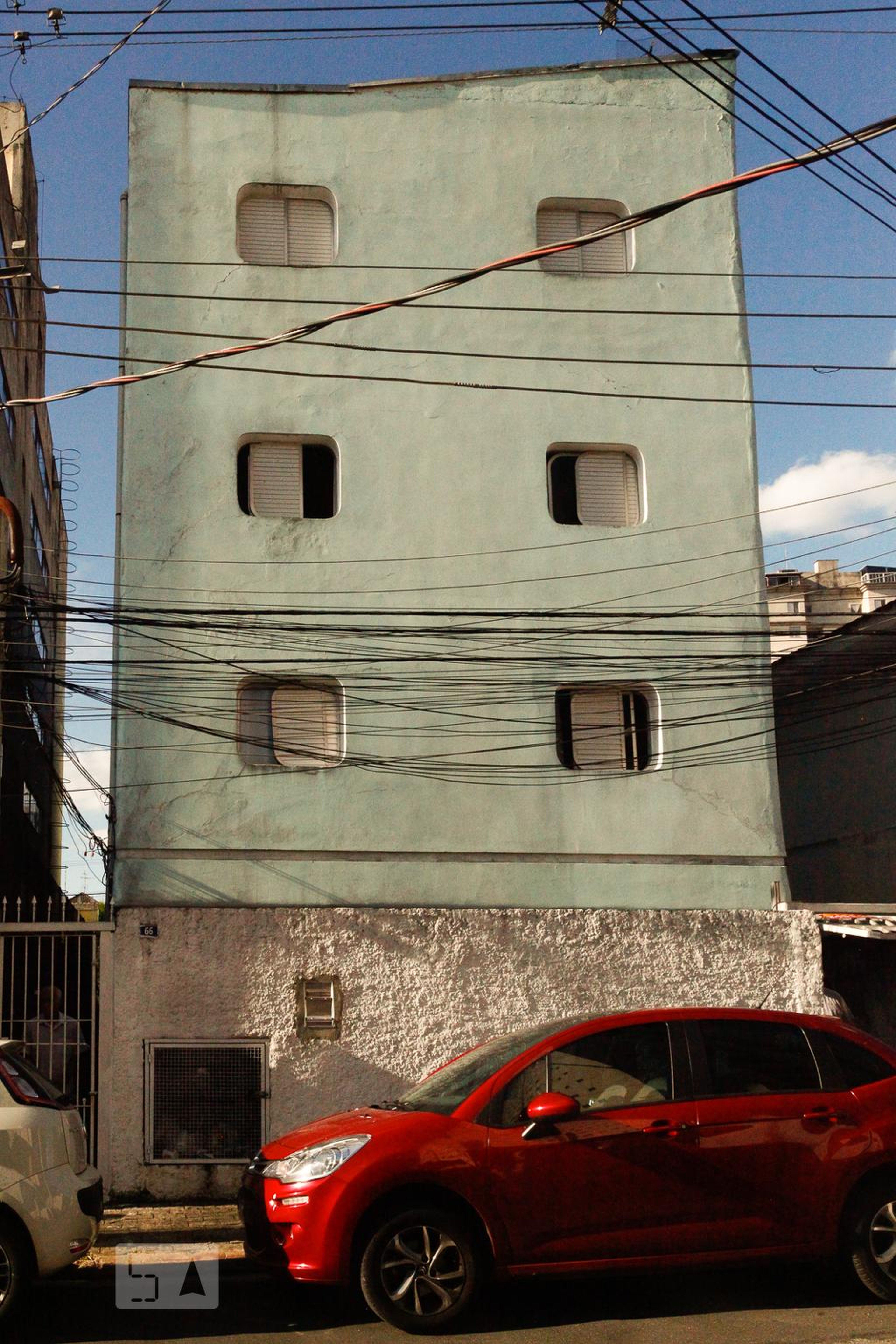 Prédio Condomínio em Rua Sérgio Rabêlo, 66