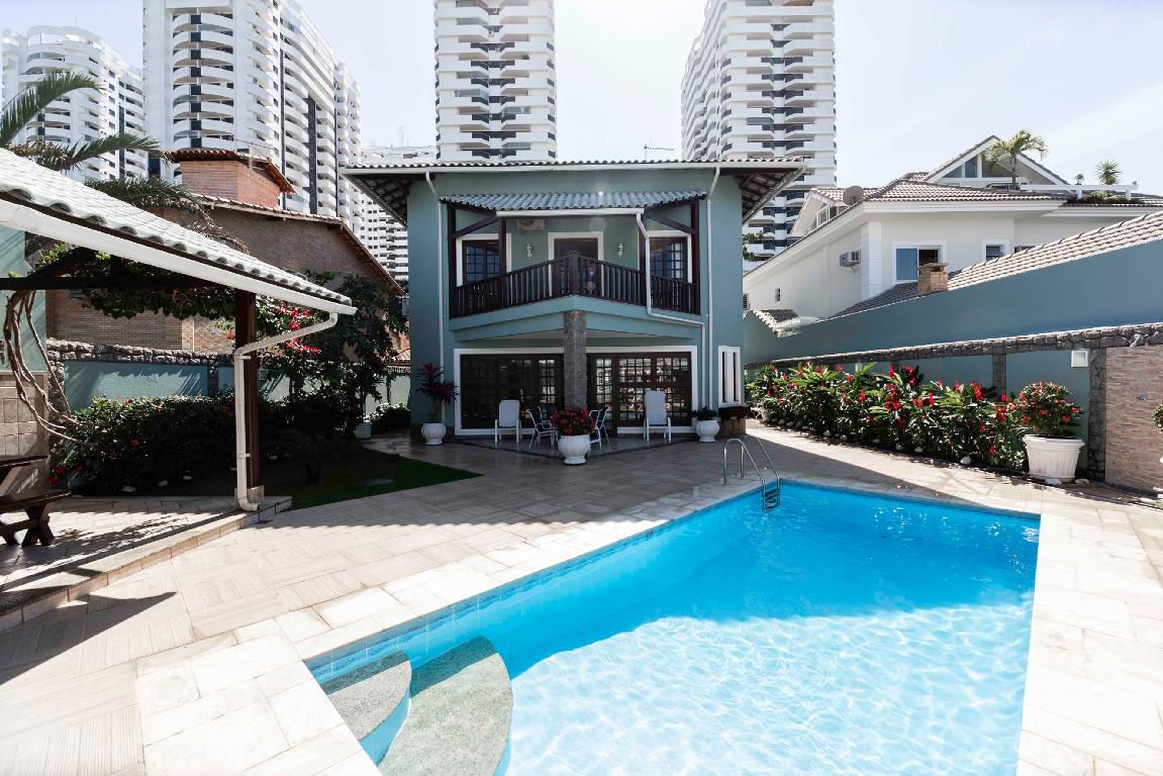 Piscina Condomínio em Rua Marlo da Costa e Souza, 248