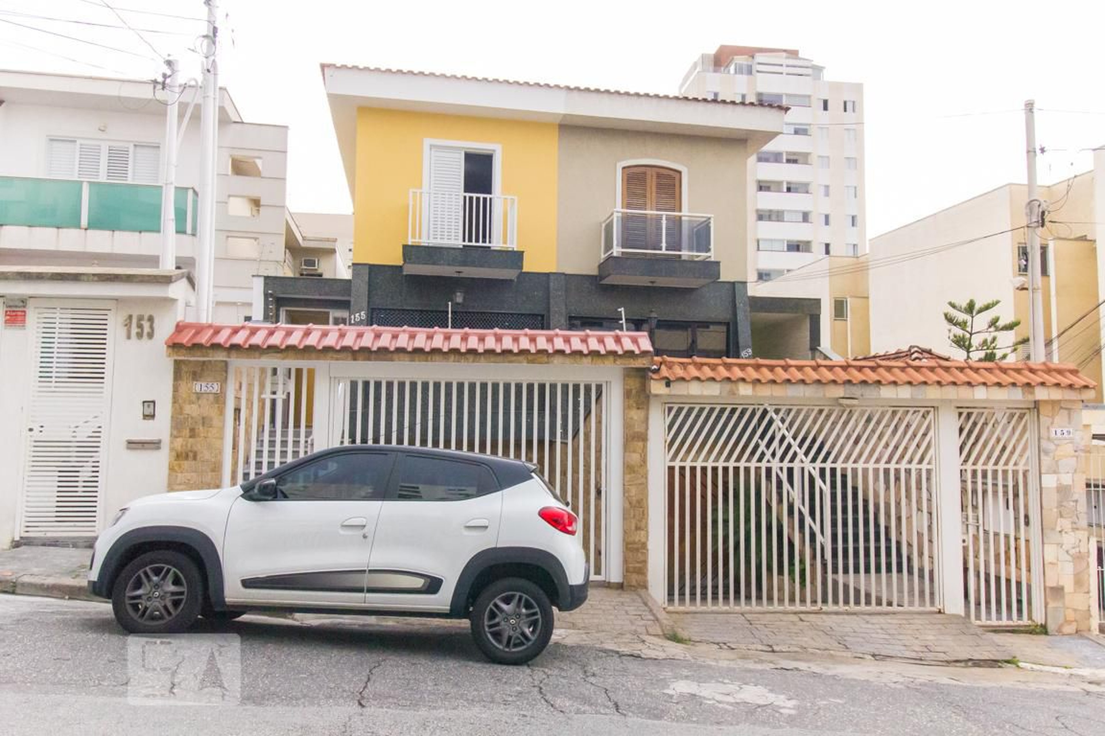 Fachada Condomínio em Rua Carmina Pasqui, 155