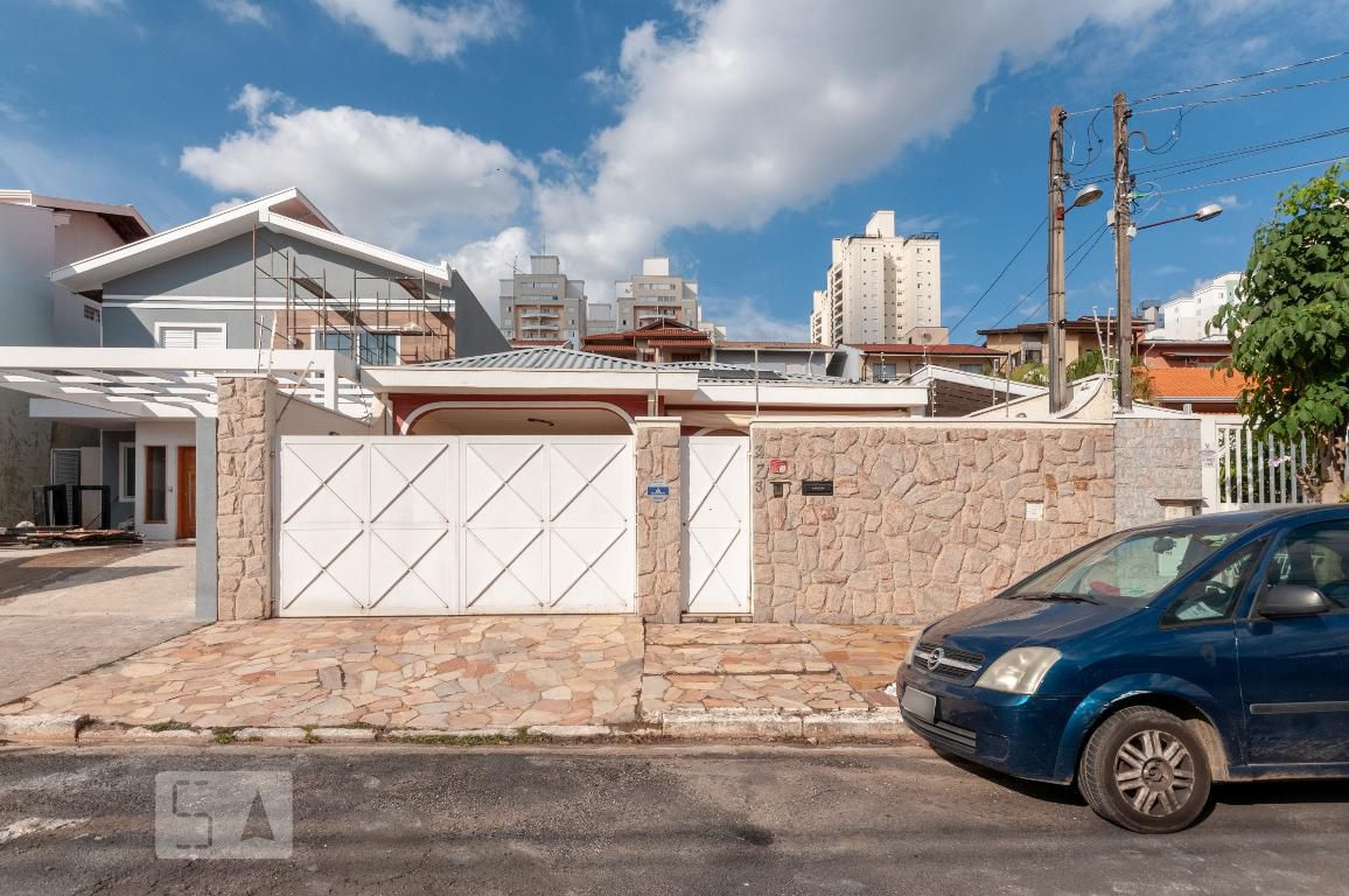 Fachada Condomínio em Rua Santa Maria Rossello, 373
