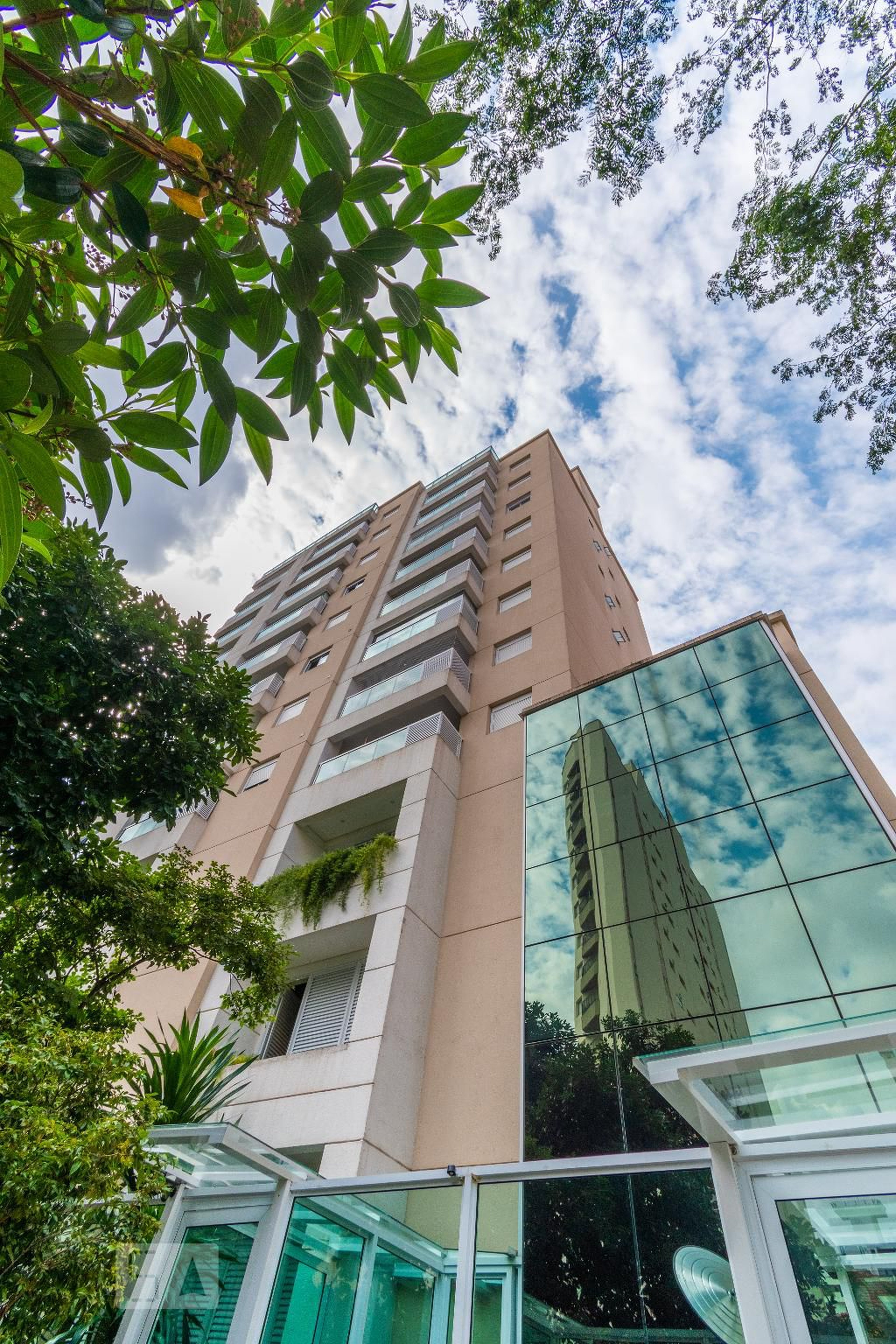 Fachada do Condomínio Condomínio Estilo Jardins