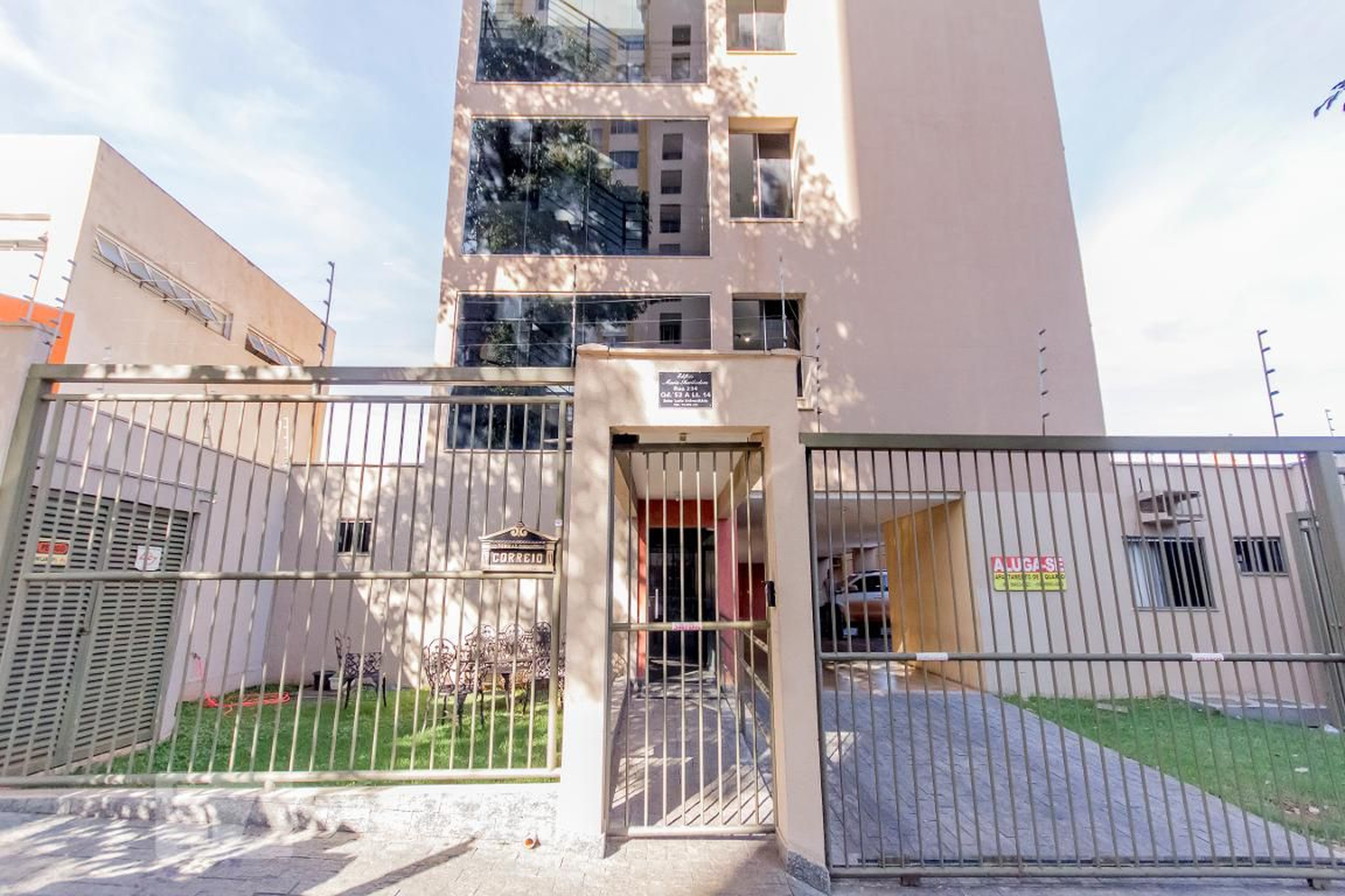 Fachada Condomínio em Rua 234, 125