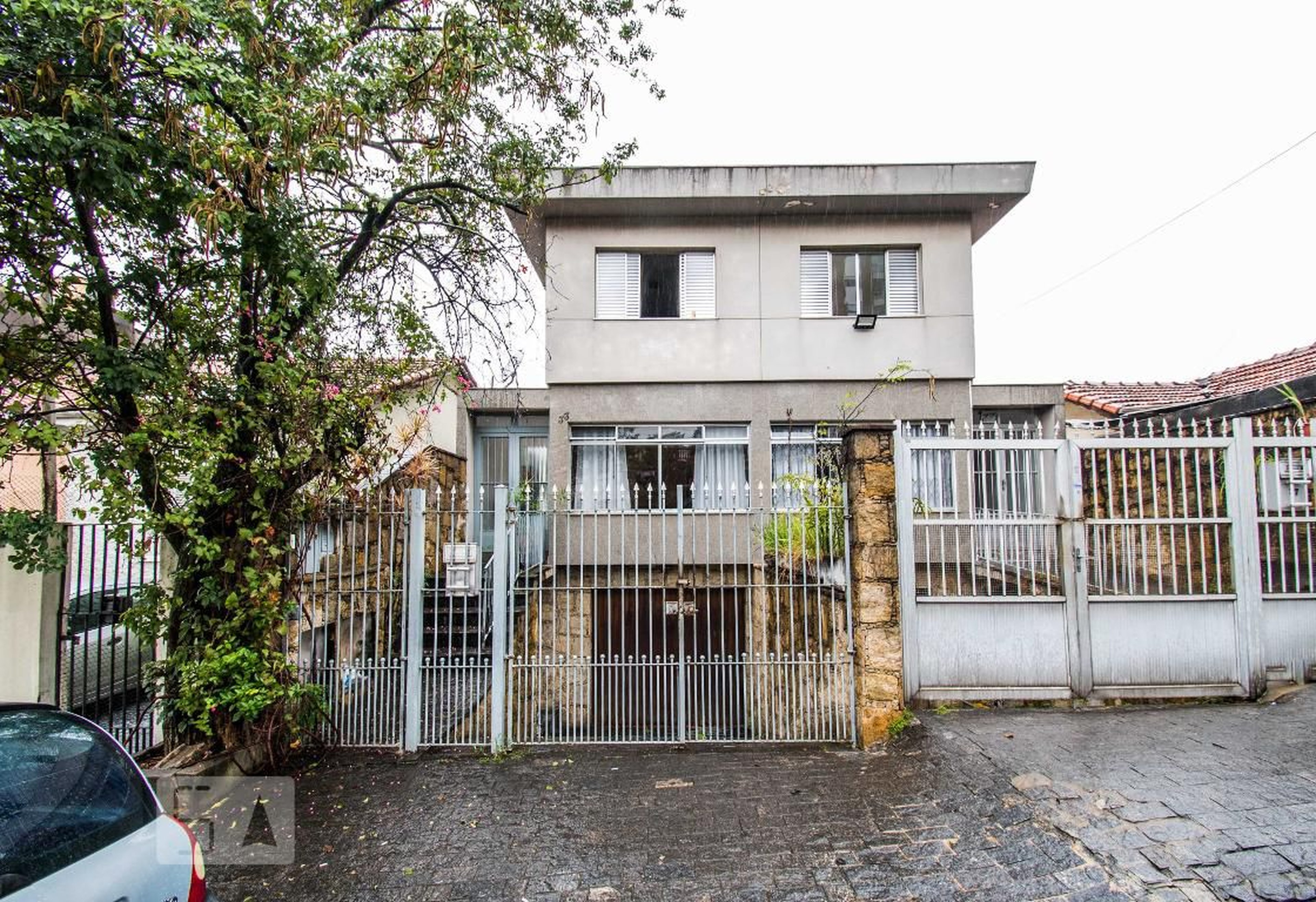 Fachada Condomínio em R. Santo Irineu, 33