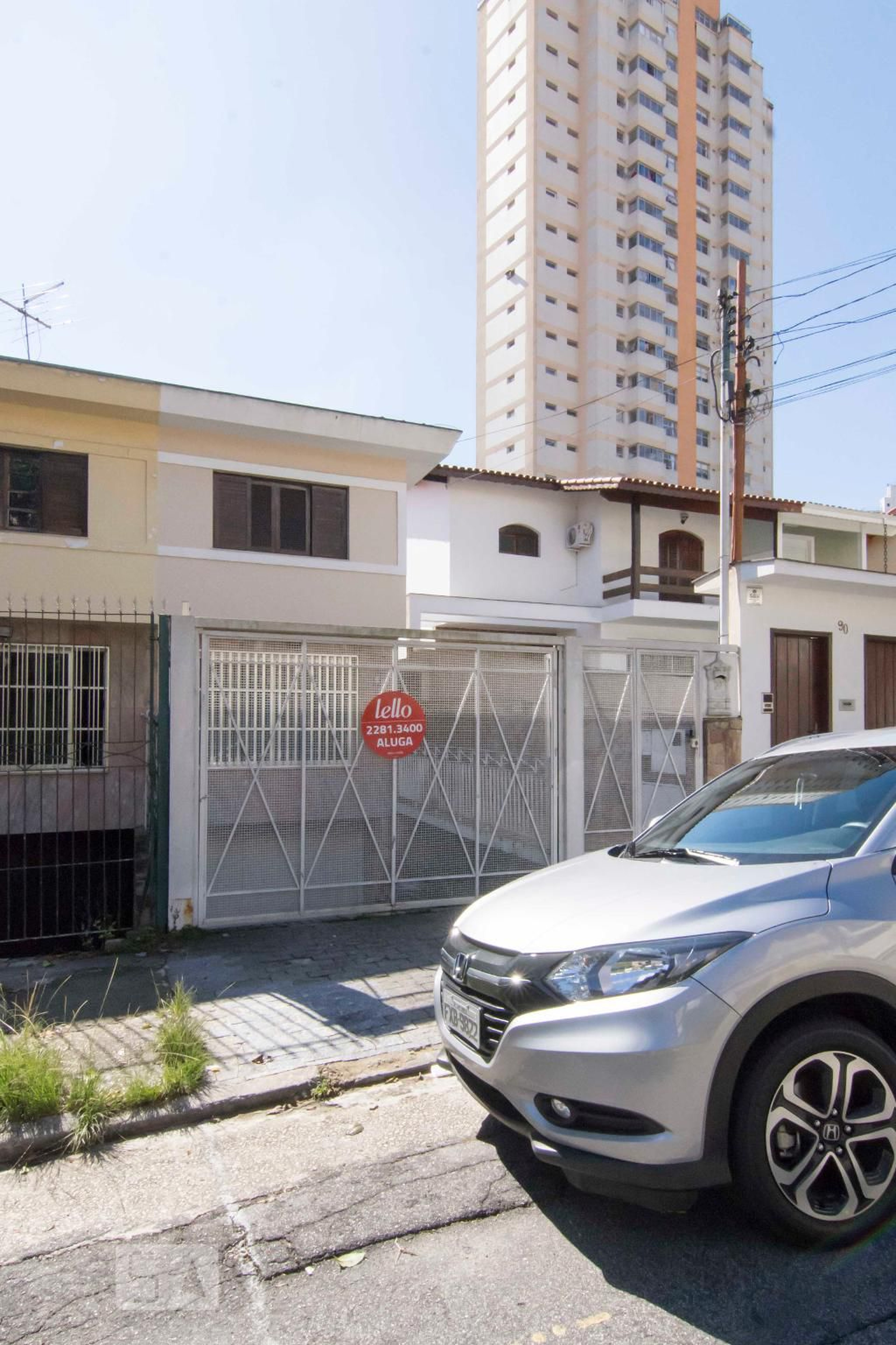 Fachada Condomínio em Rua Caitezal, 92