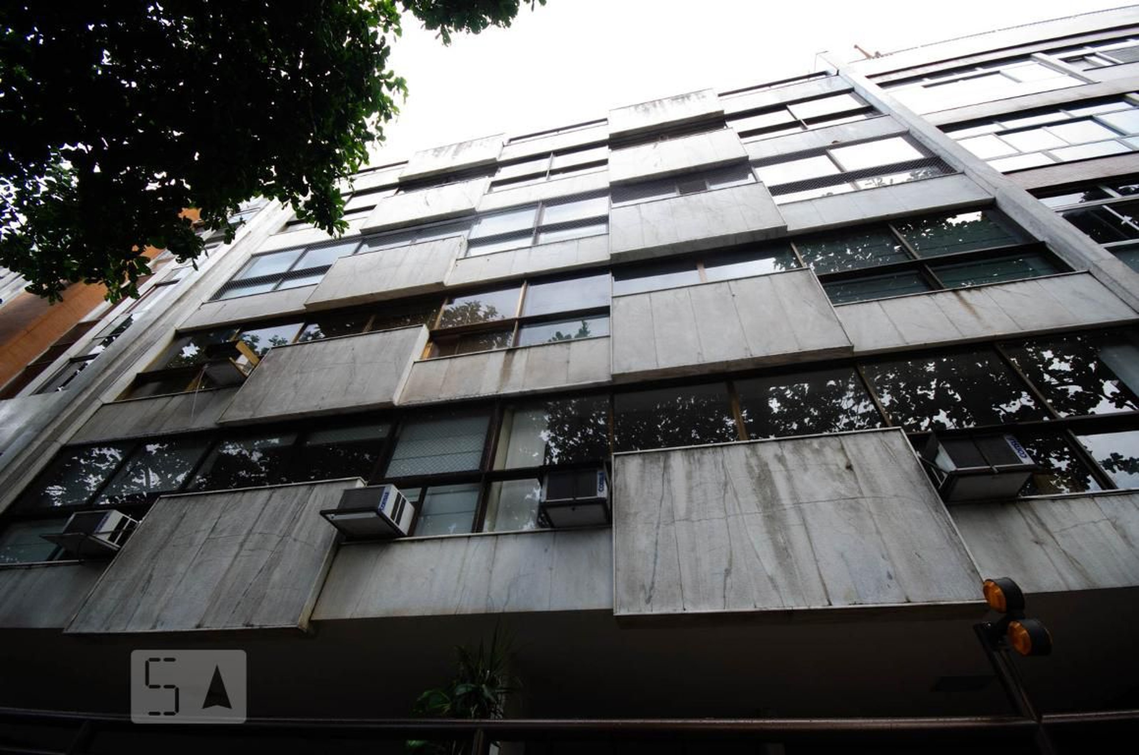 Fachada Condomínio em Avenida Henrique Dumont, 21