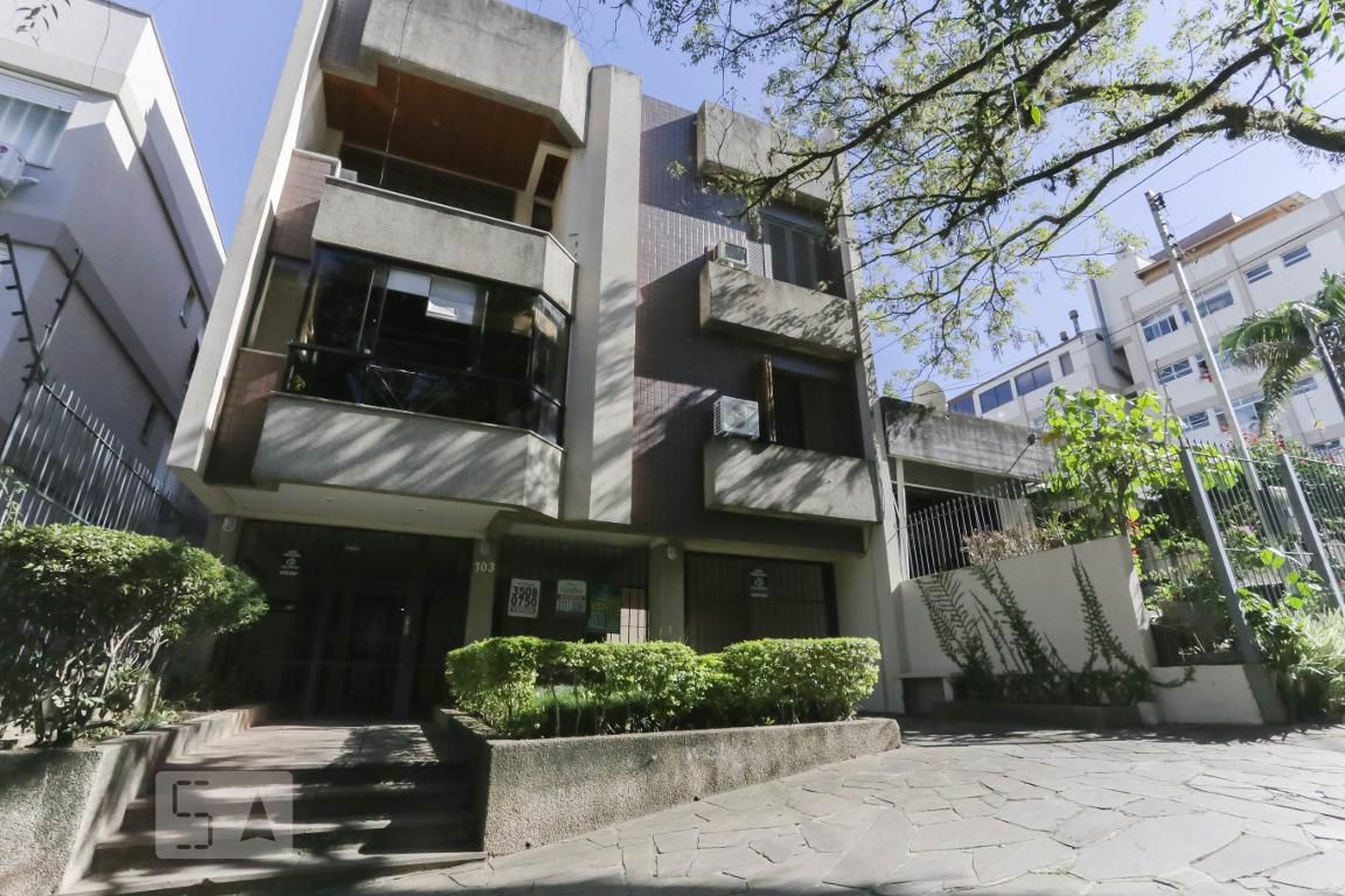 Fachada Condomínio em Rua Pedro Chaves Barcelos, 103