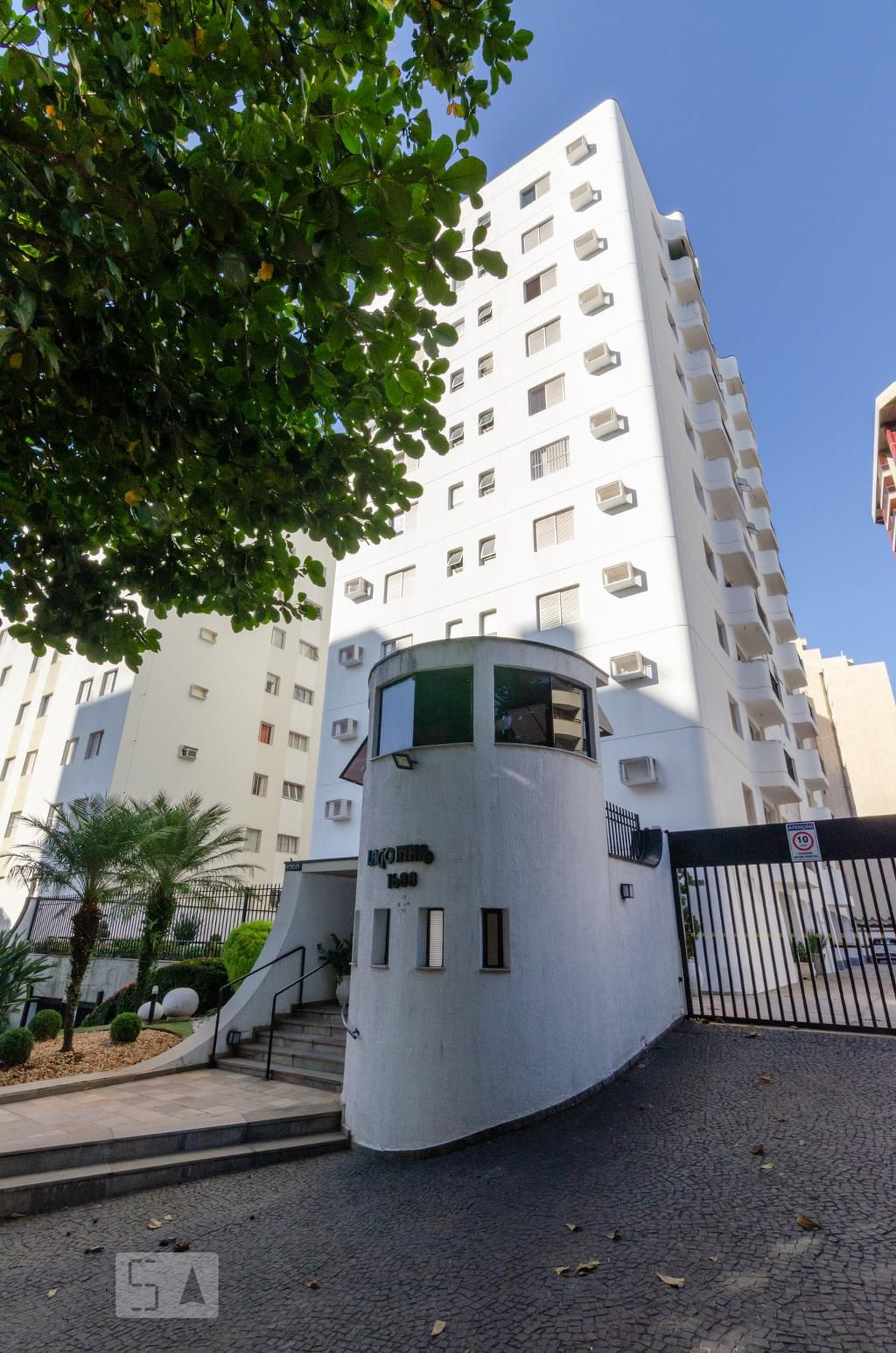 Fachada do prédio Condomínio em Rua Maria Monteiro, 1688