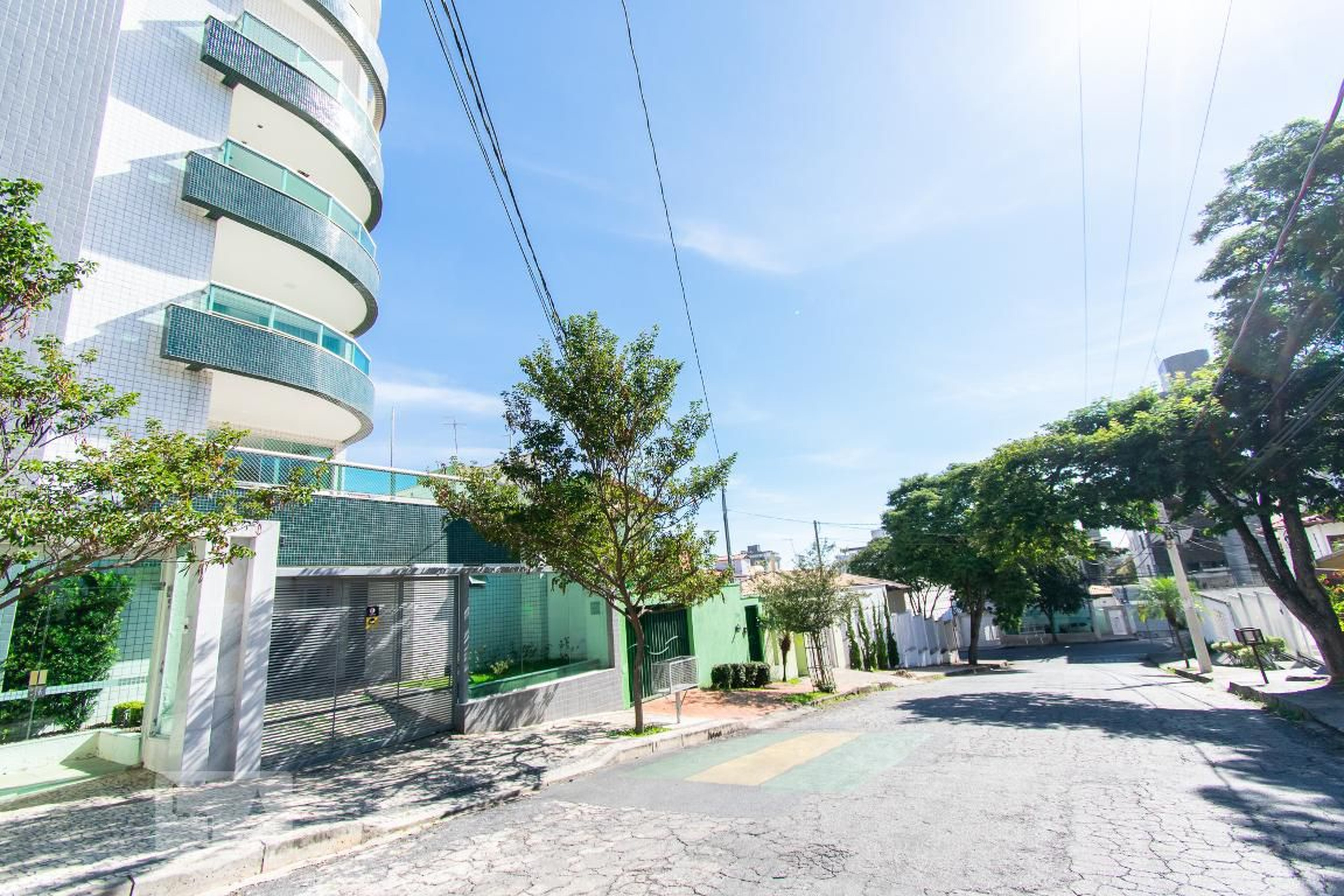 Fachada Condomínio em Rua Castelo de Avis, 197