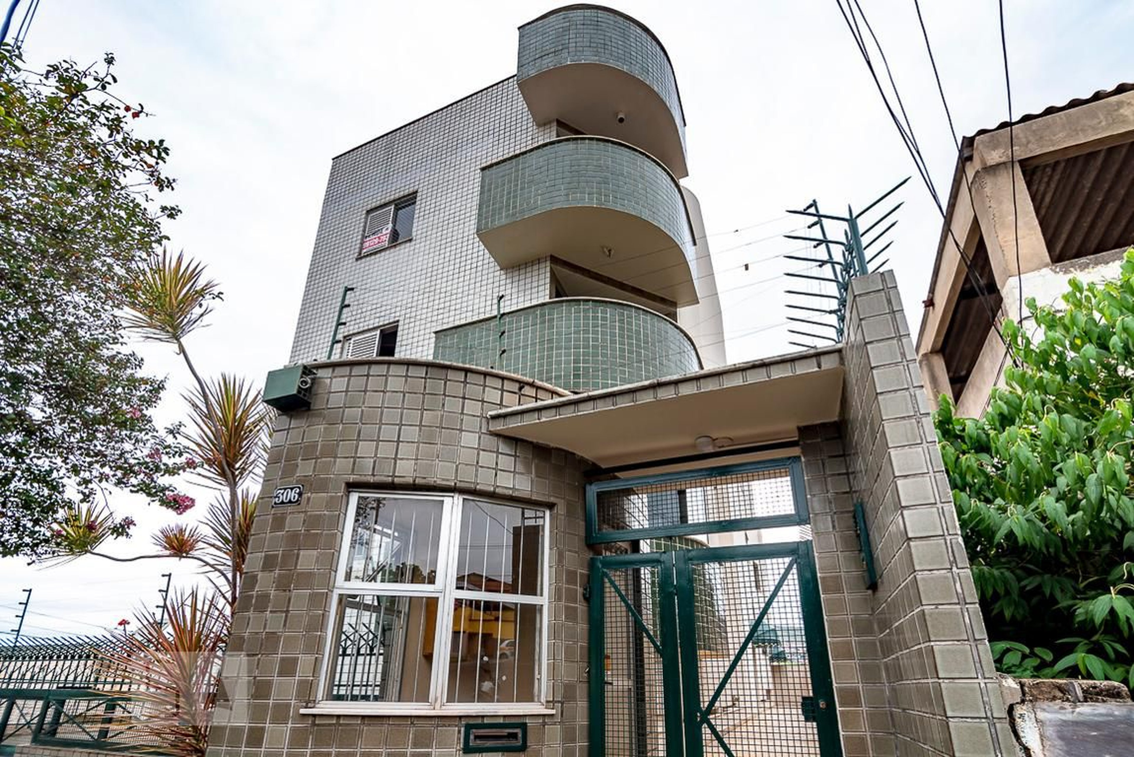 Fachada Condomínio em Rua Bom Despacho, 306