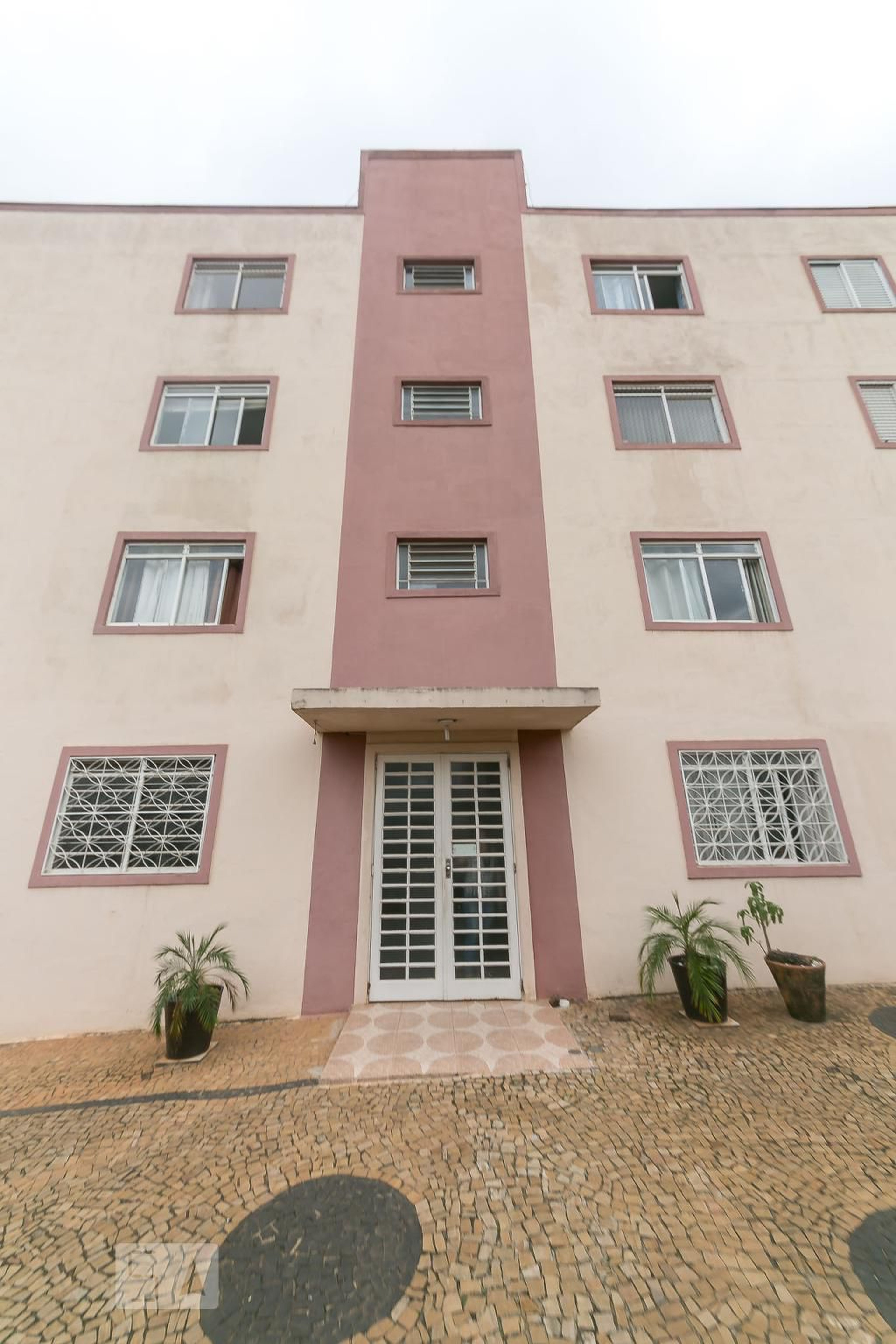 Fachada Condomínio em Rua Mogi Mirim, 100