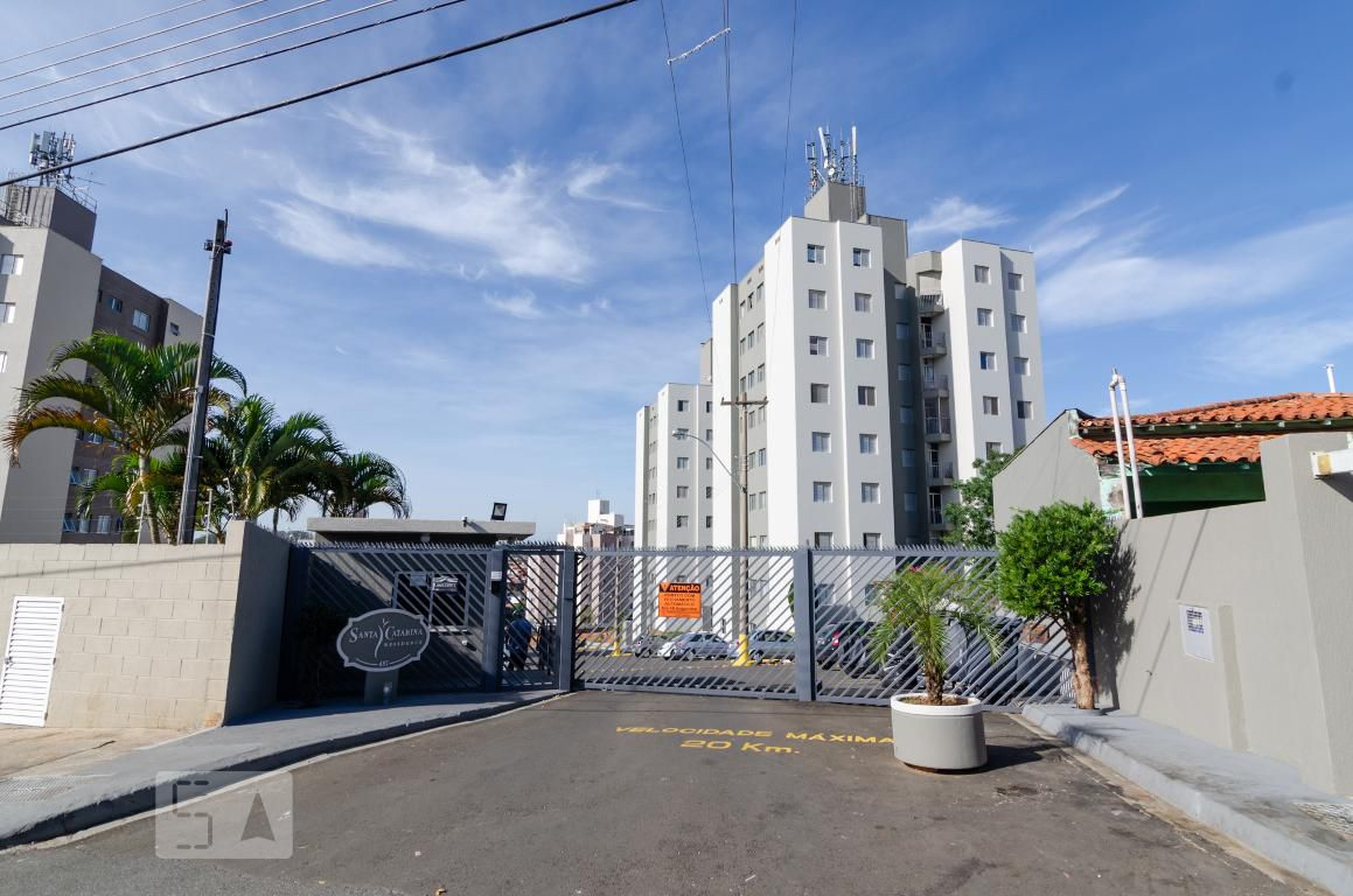 Fachada do prédio Condomínio em Rua Madalena Barbosa Ferreira, 487