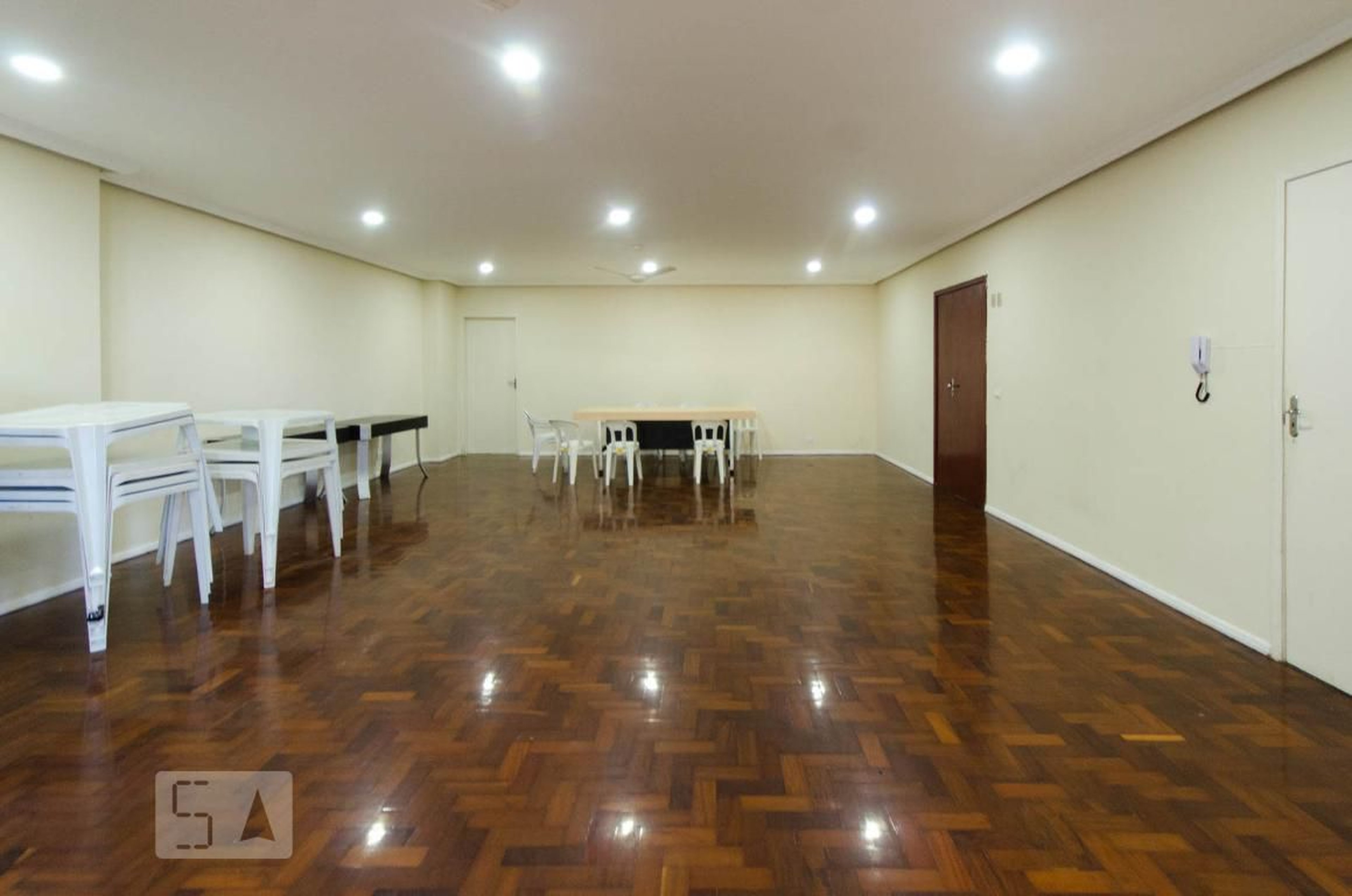 Salão de festas - Matin Du Dimanche