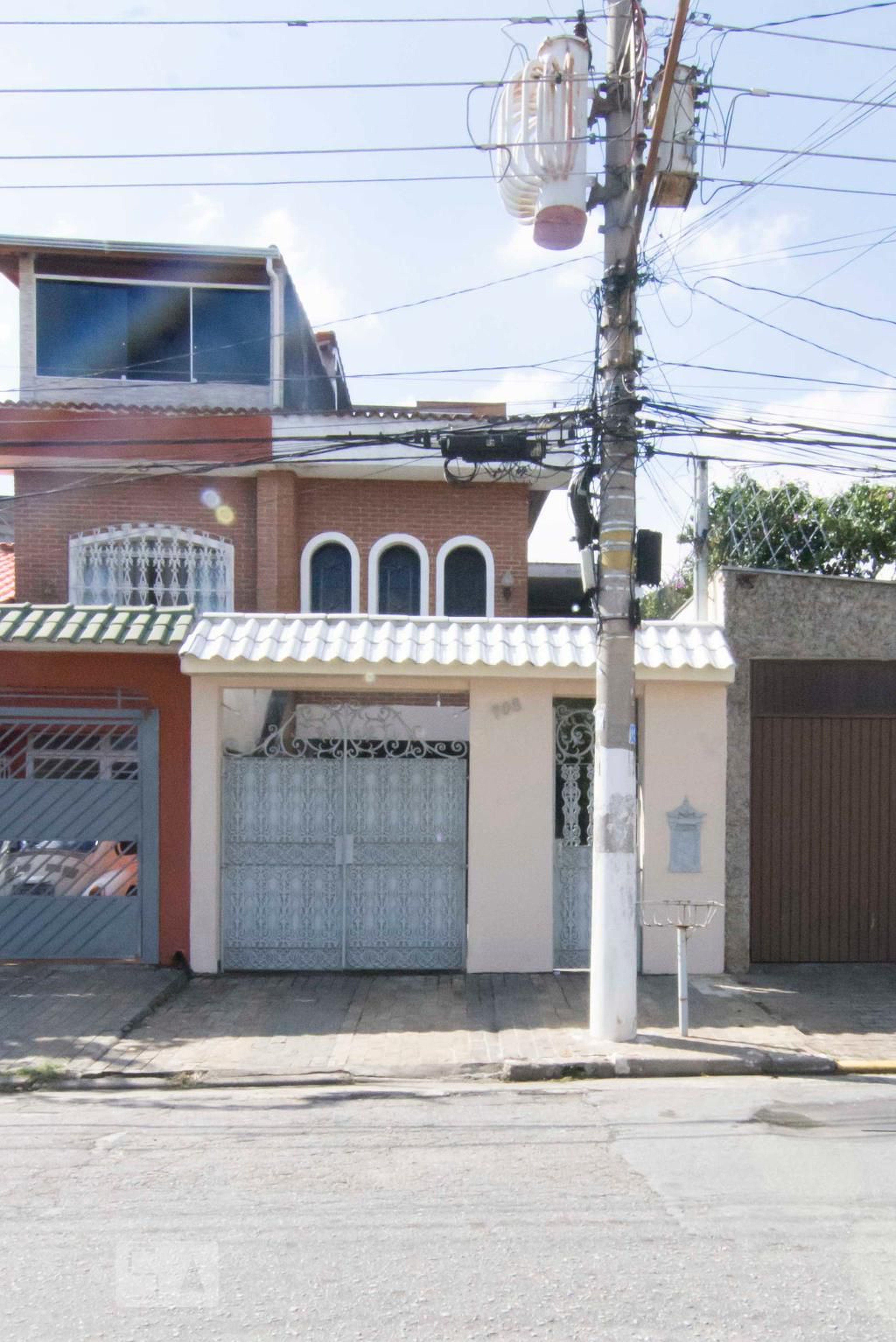 Fachada Condomínio em Rua Ouro Grosso, 708