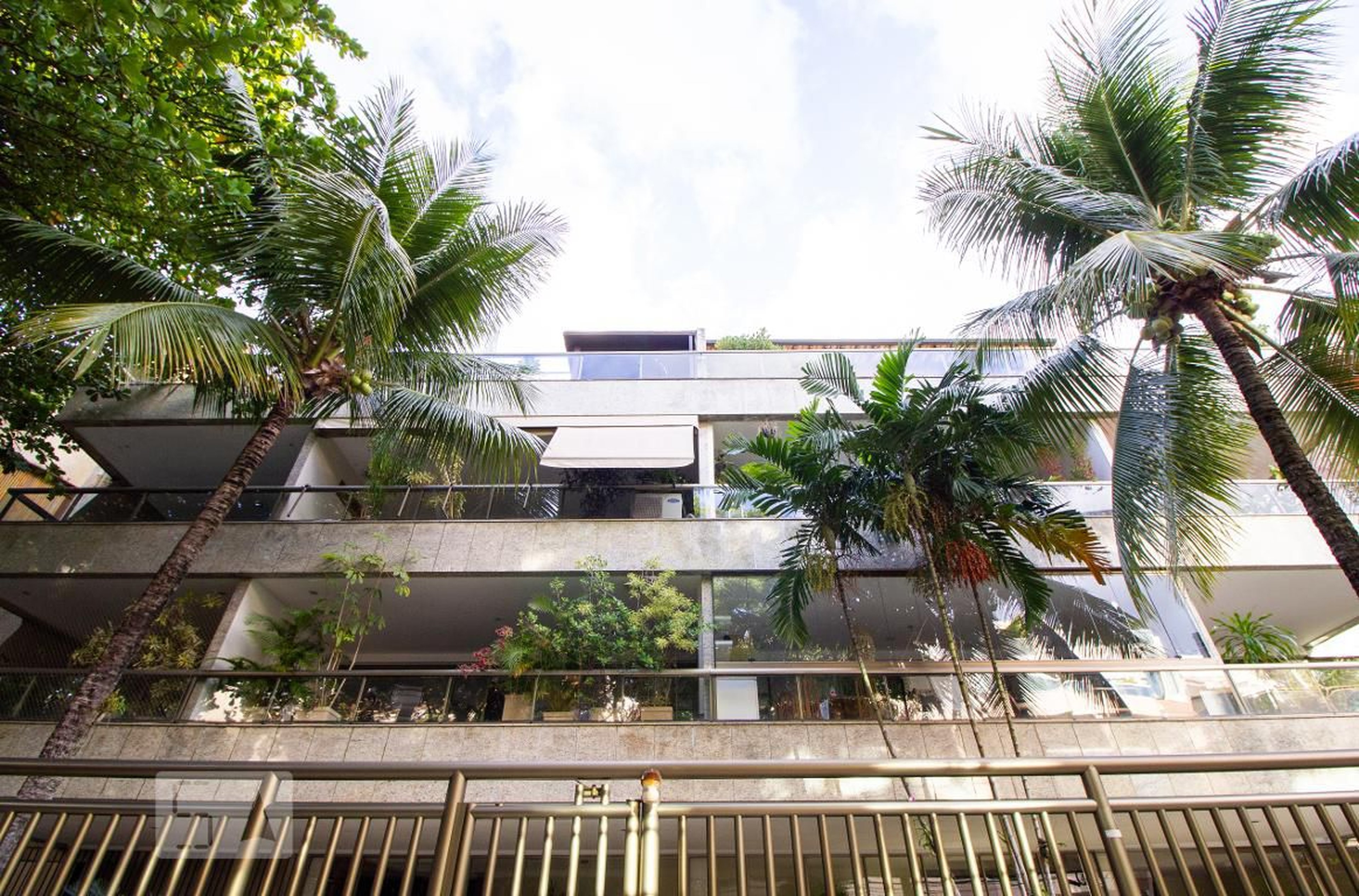 Fachada do Prédio Condomínio Azul Celeste