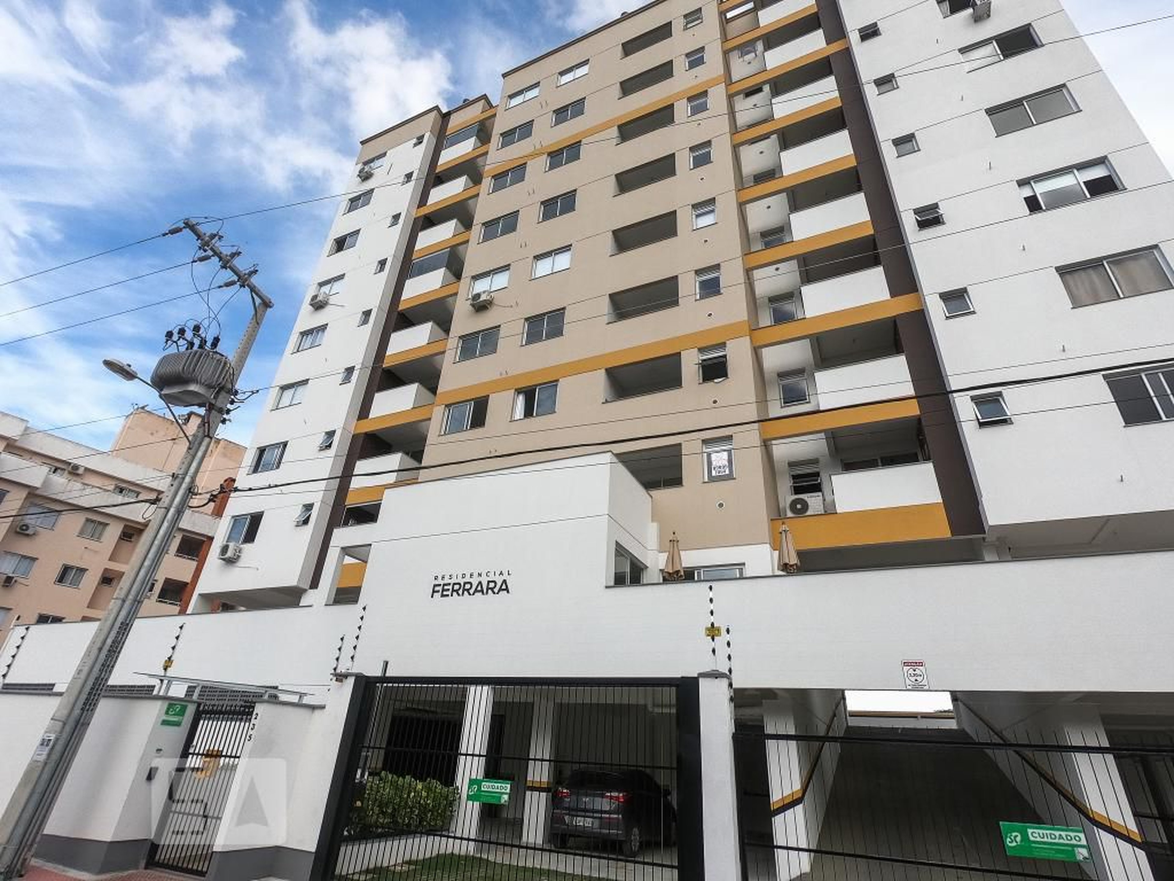 Fachada Condomínio em Rua Recanto dos Santos, 235