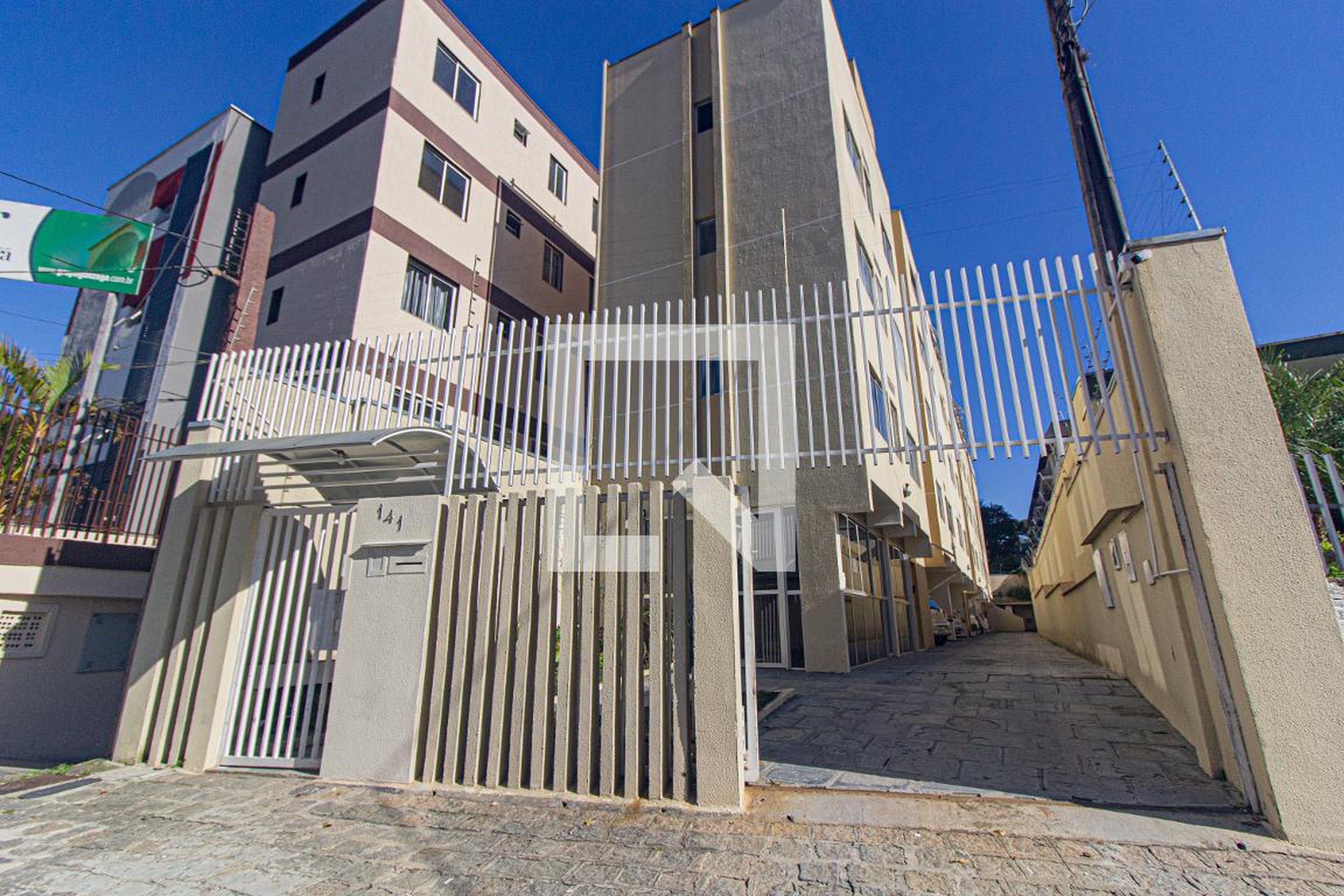 Fachada Condomínio em Rua Itupava, 141