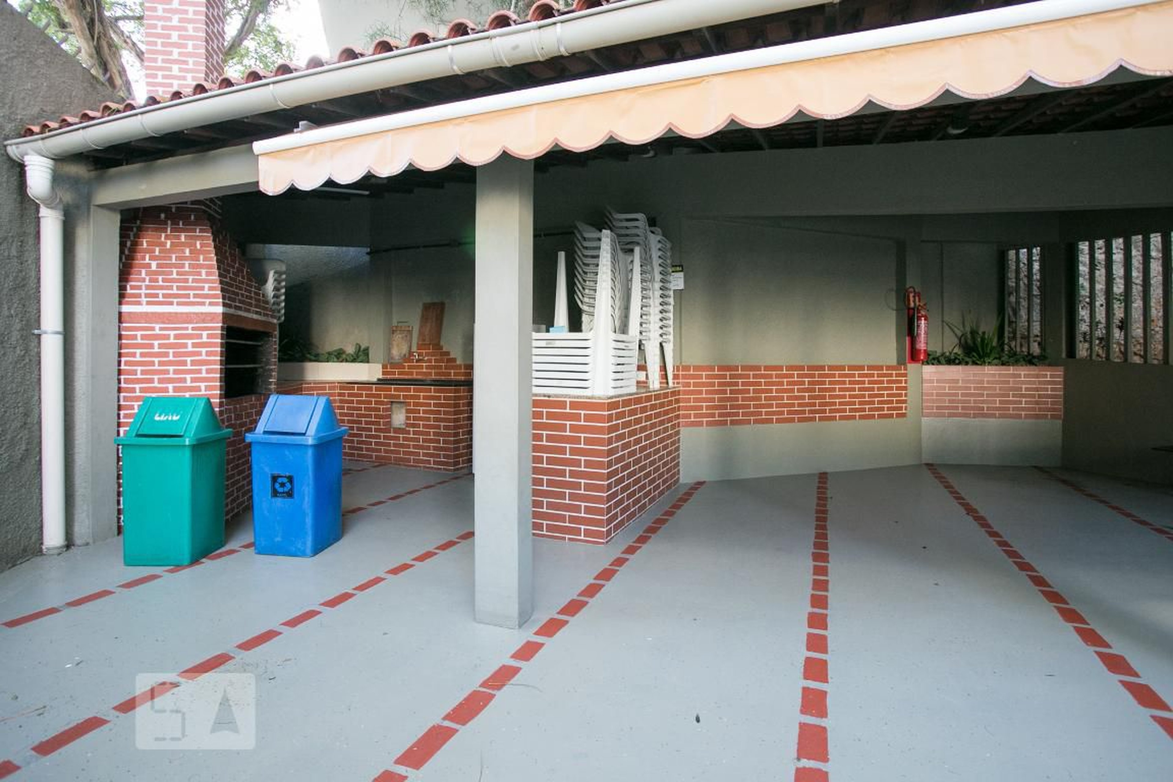 Churrasqueira - Edifício das Praças de Arcozelos e Queluz