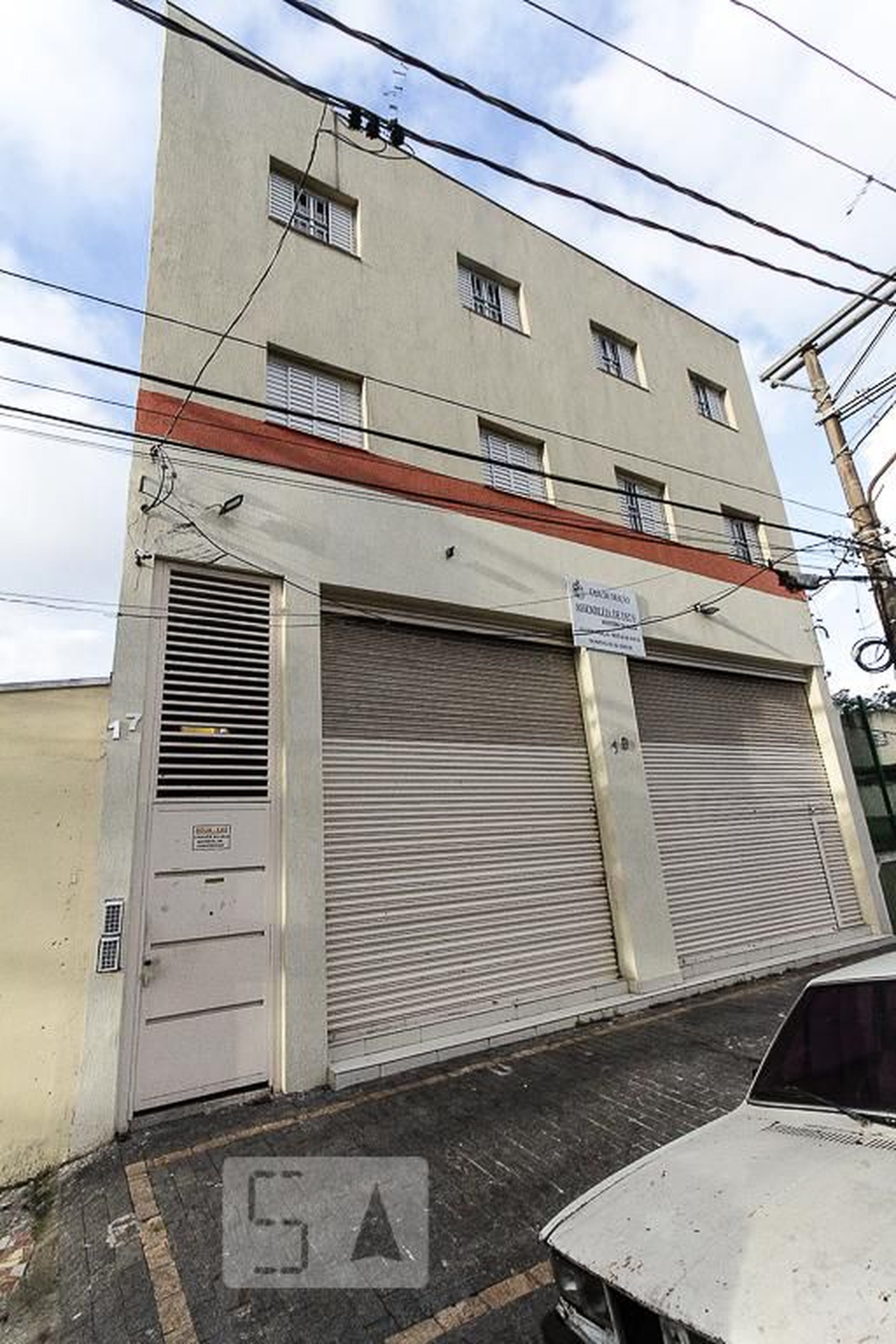 Fachada do Prédio Condomínio em Avenida Professor Carini, 17