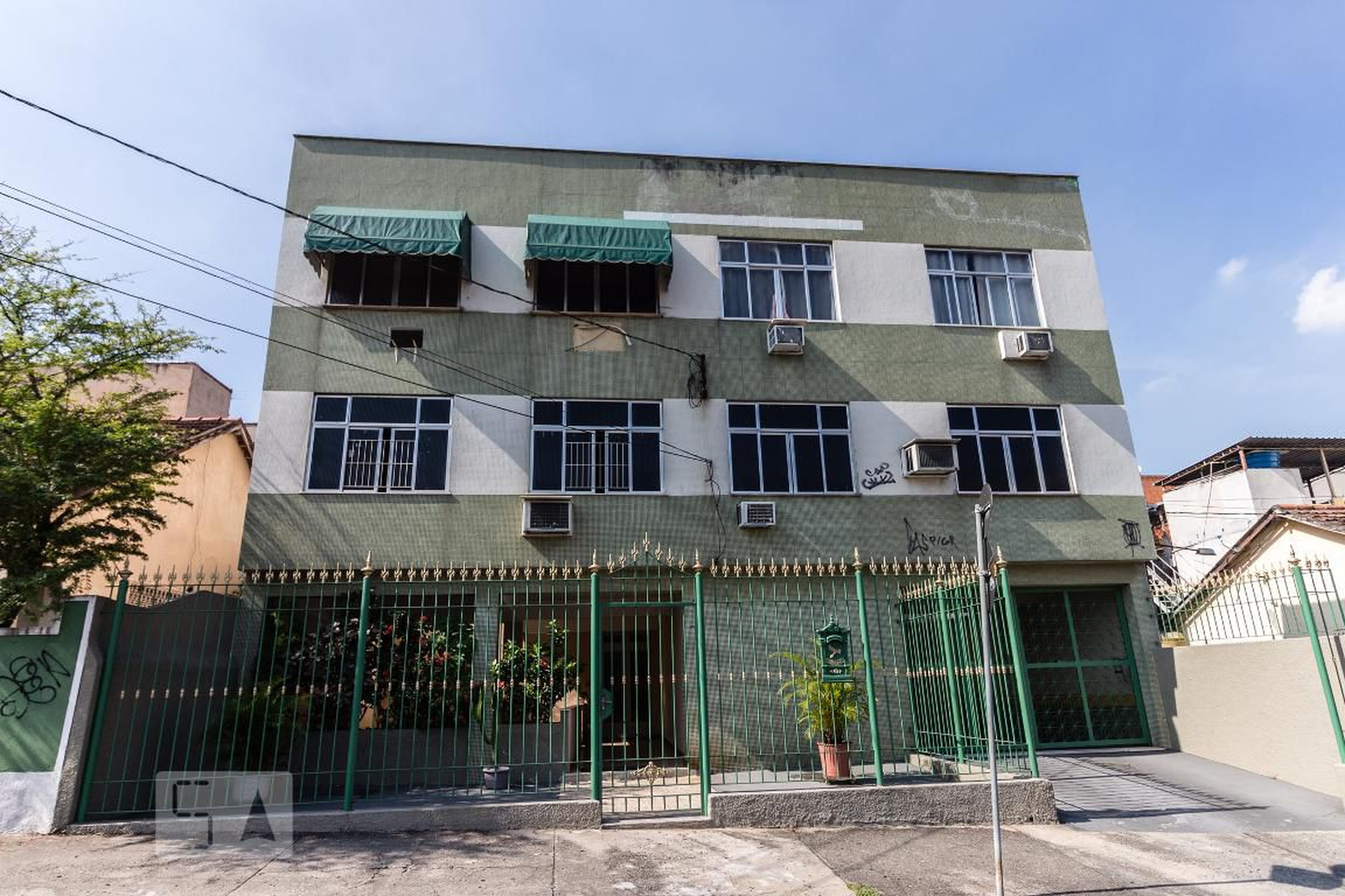 Fachada do Prédio Condomínio em Rua General Queiroz Saião, 74