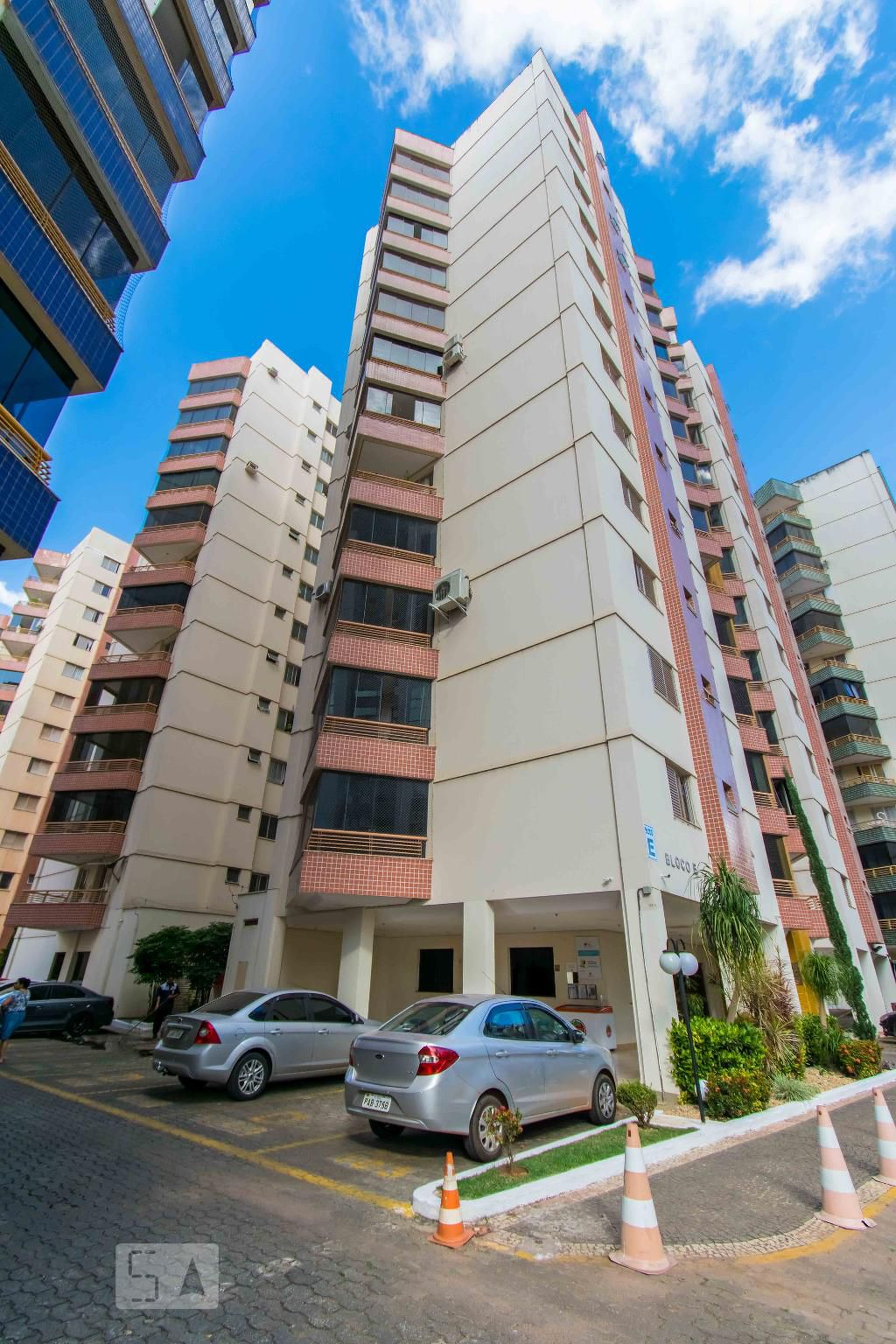 Fachada Residencial Araucárias