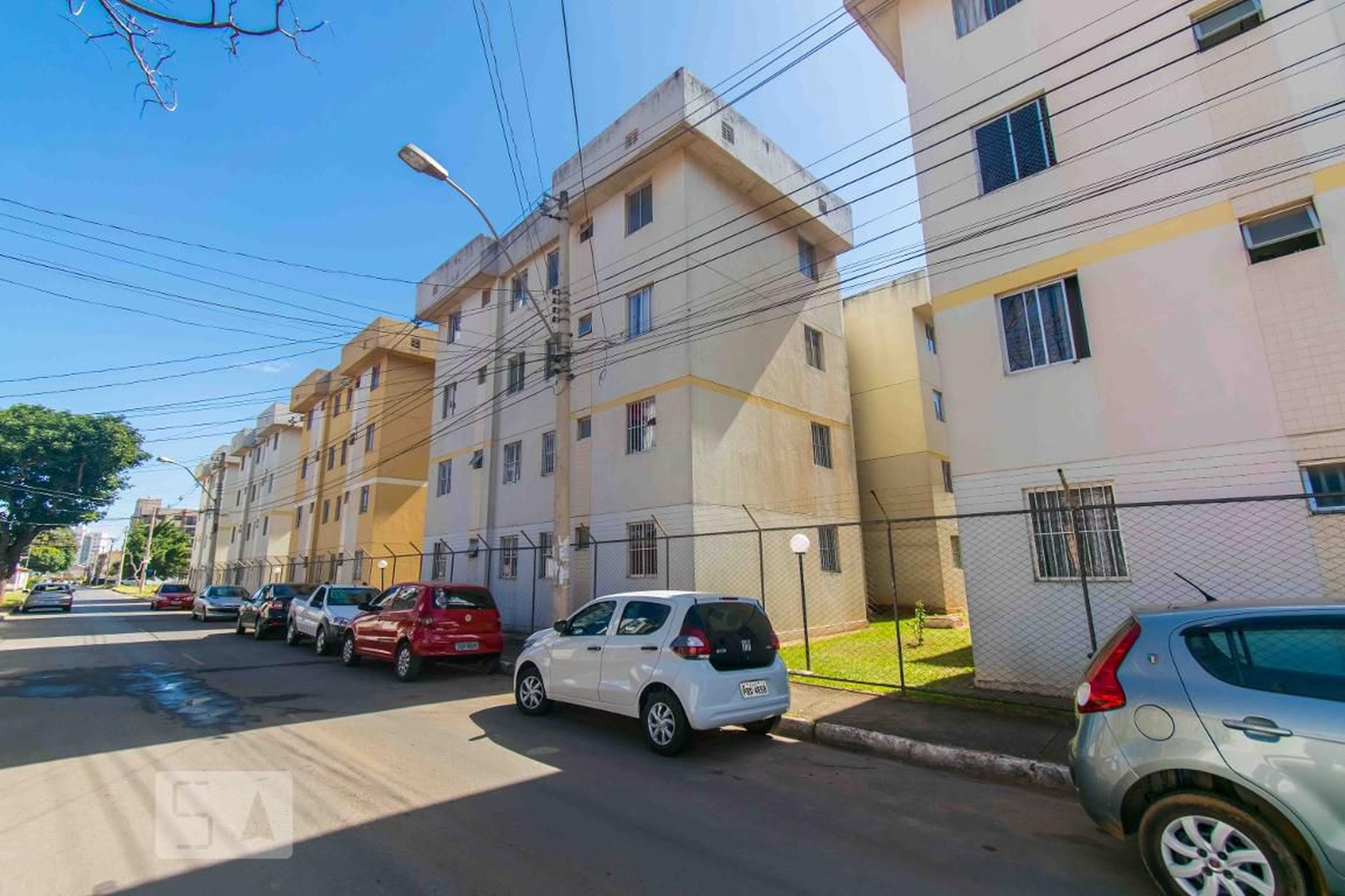 Fachada Condomínio em Conjunto B e, 01