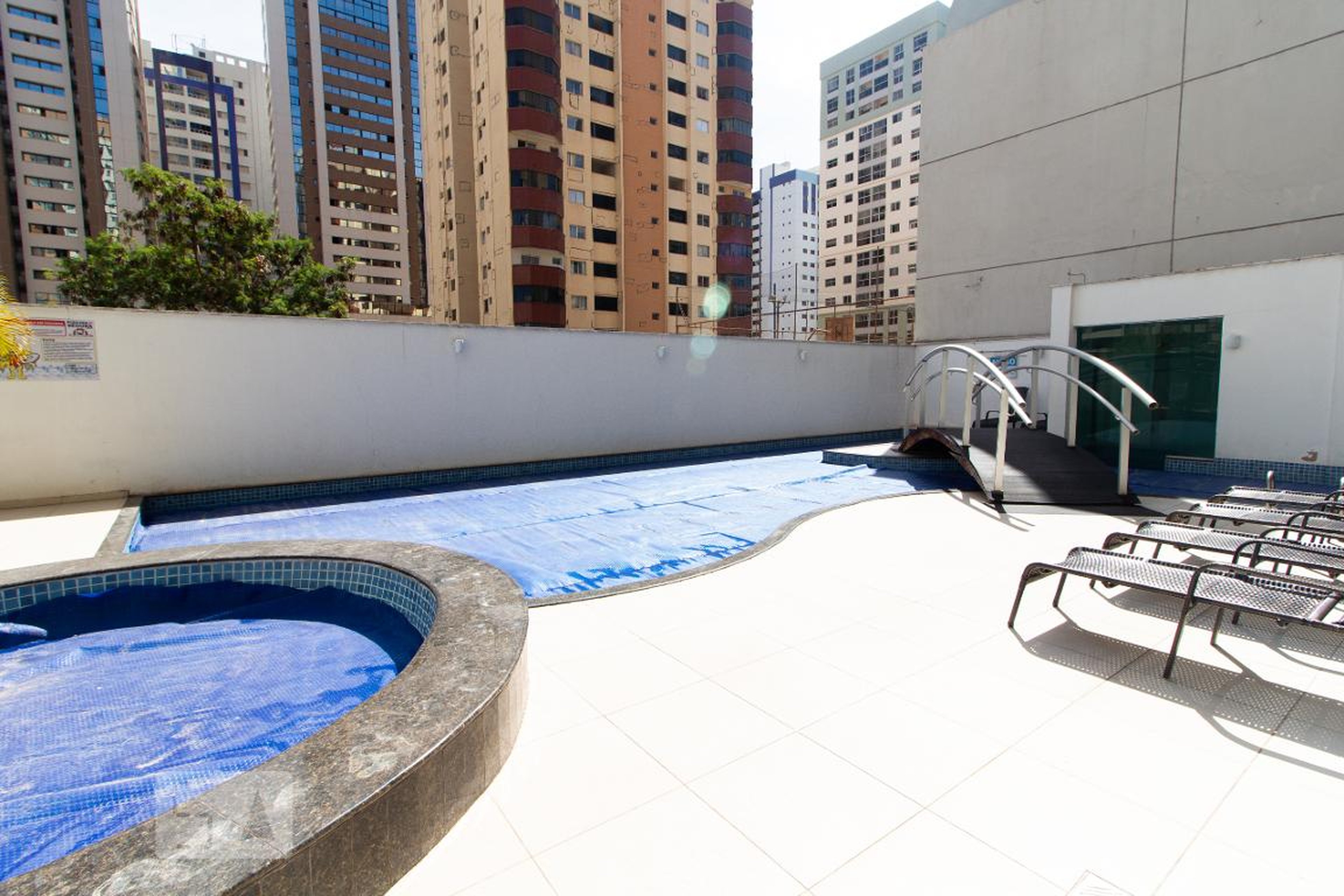 Piscina - Residencial Château Valóis